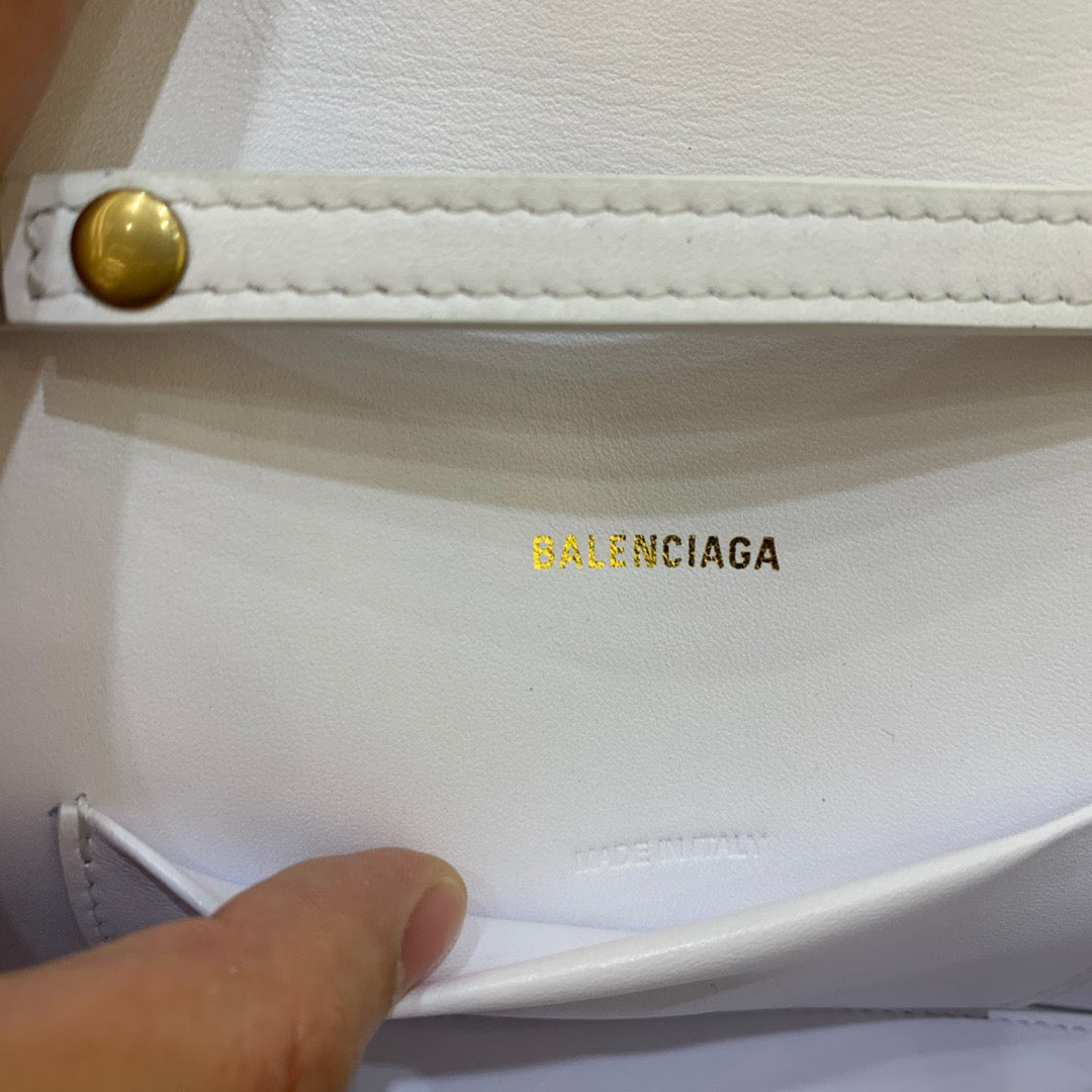 Top Quality Hourglass Wallet On Chain in White, For Women,  Bags 9in/23cm