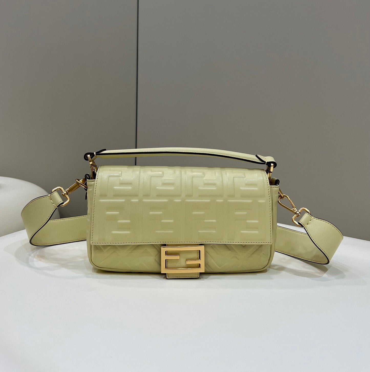 Top QualityTop Quality Baguette Khaki For Women, Women’s Handbags, Shoulder And Crossbody Bags 10in/27cm FF 8BR600