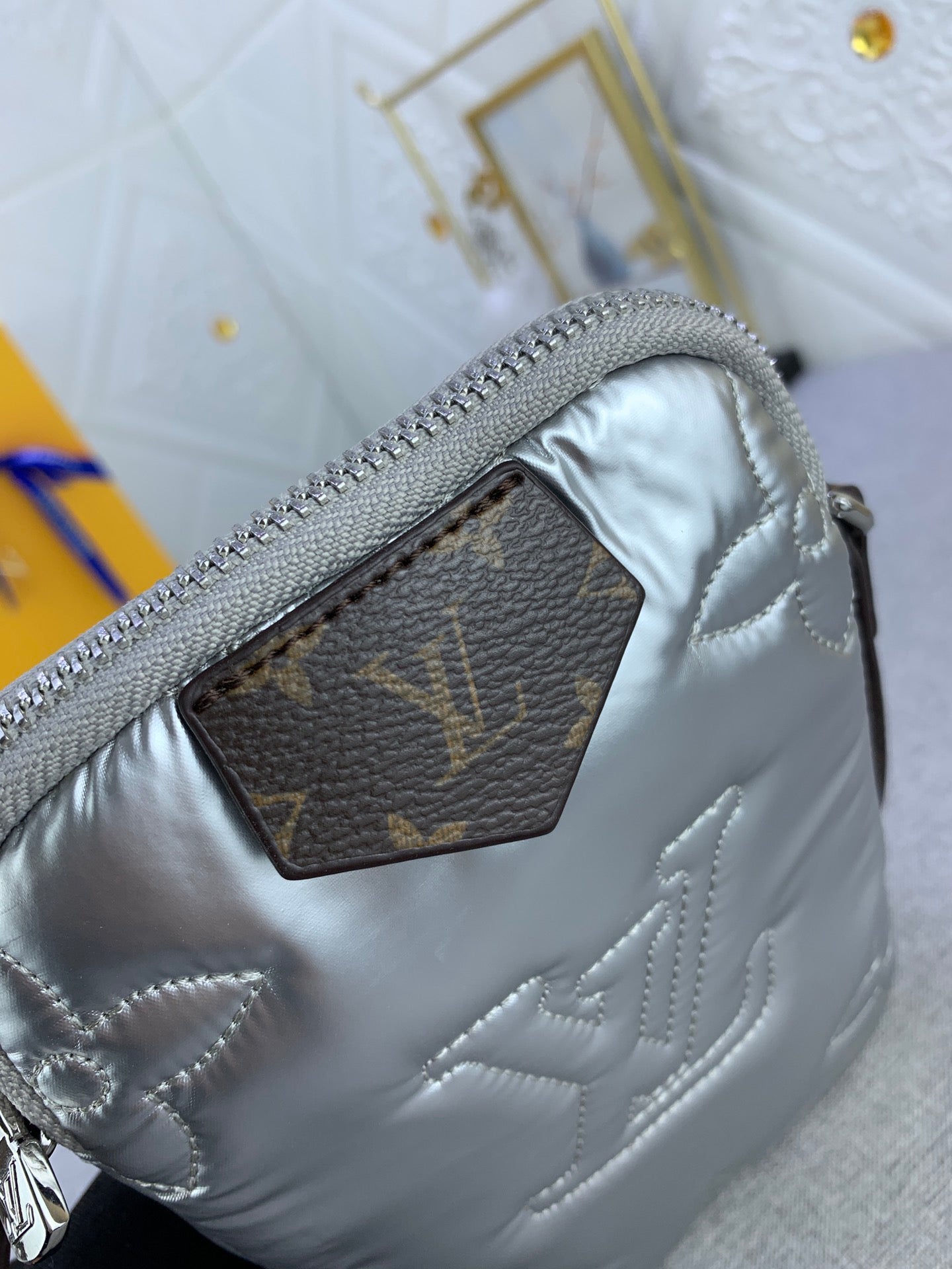 EN - New 1:1 rep Bag LUV 622