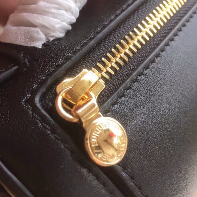 Top Quality The Kingdom Motif Barrel Bag In Black For Women, Bags 8.3in/21cm