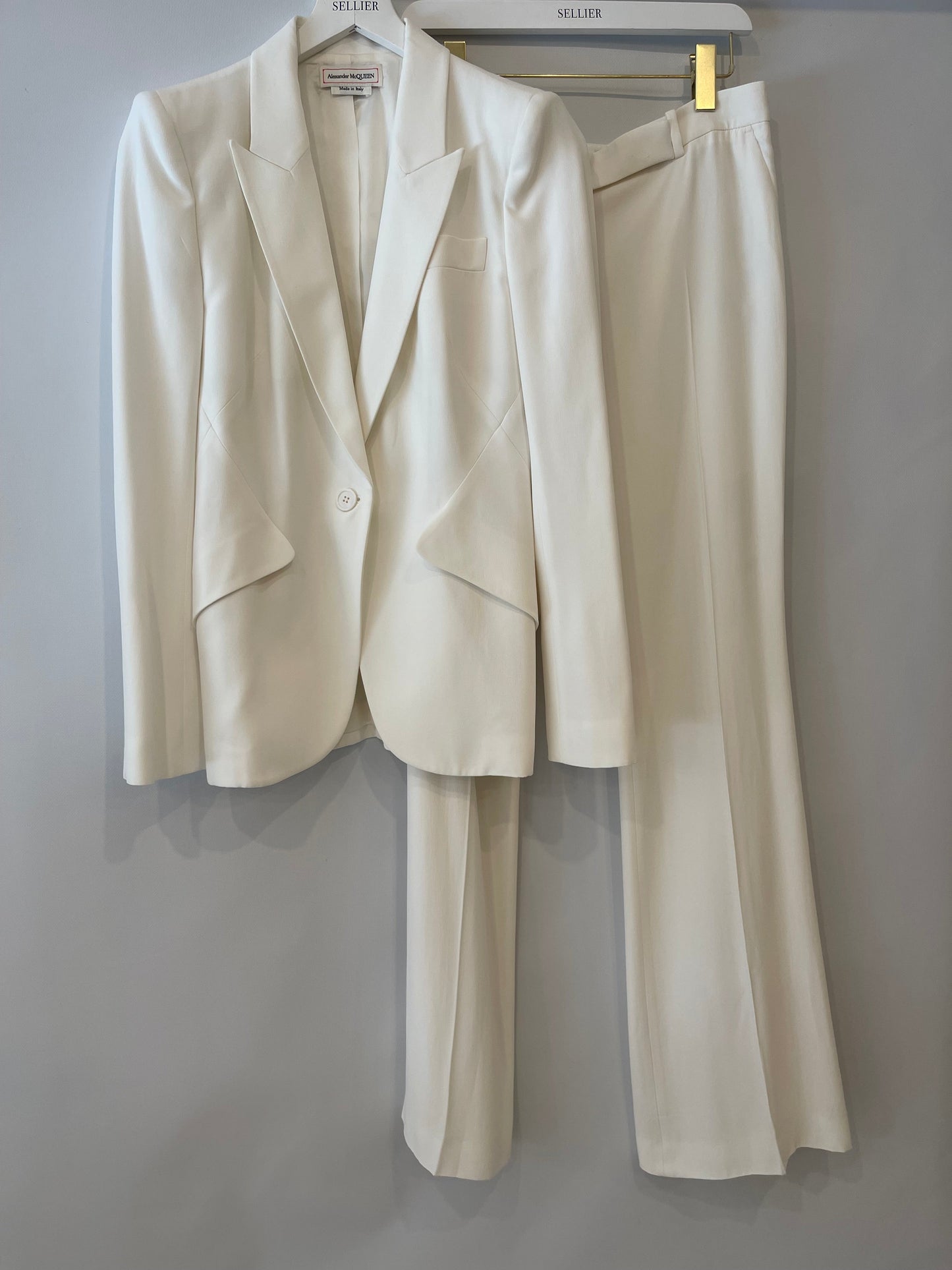 Alexander McQueen White Blazer Jacket and Matching Tro rs Set with White Button Details Size IT 42/44 (UK 10/12)