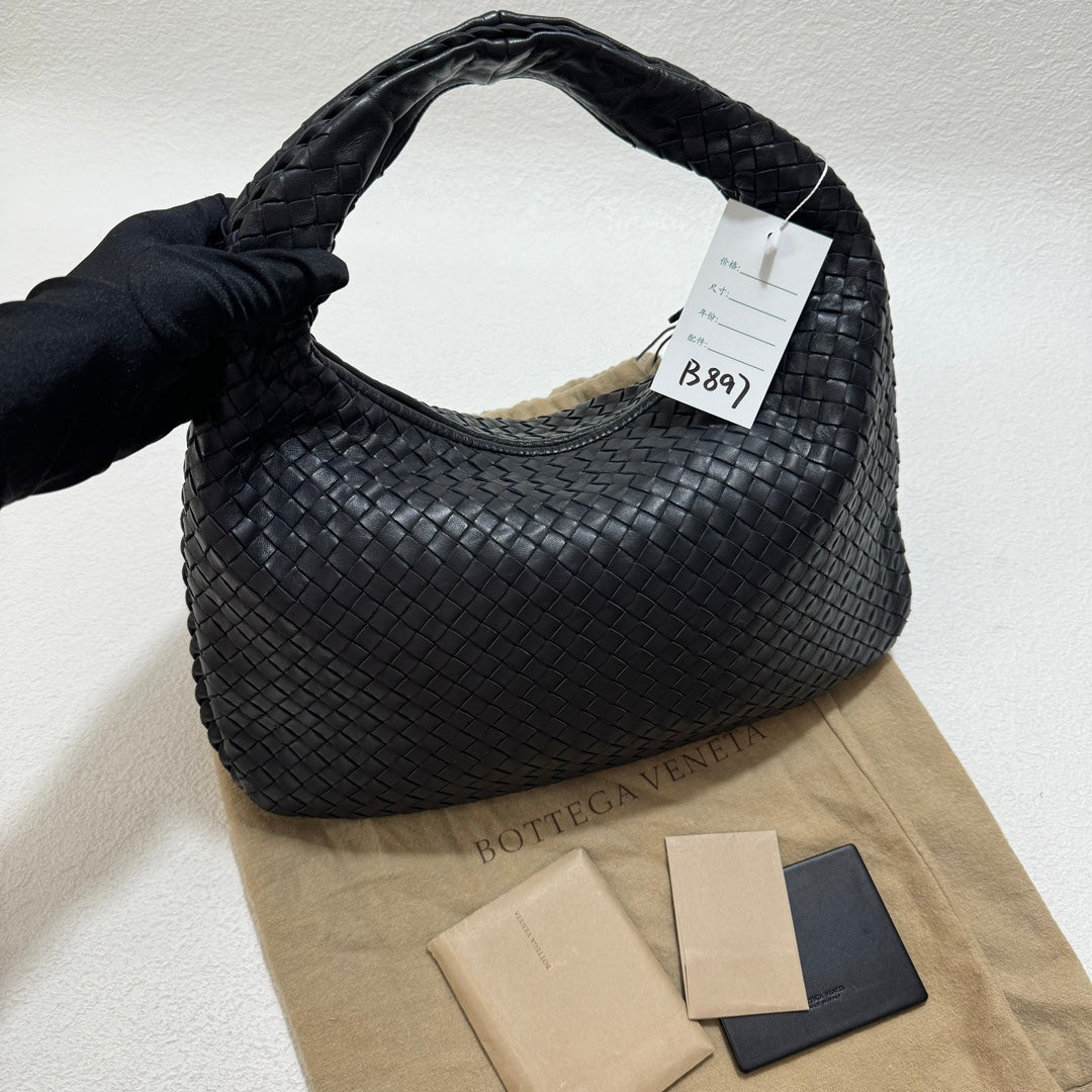 Bottega Veneta Intrecciato Hobo Bag Medium Black Lambskin leather 40cm