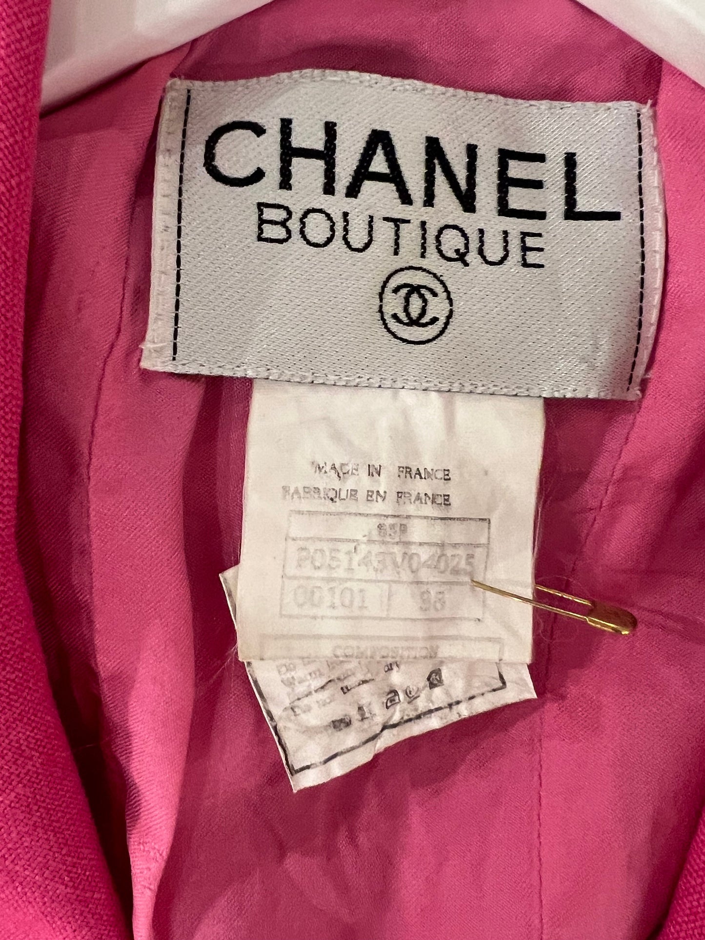 Chanel 95/P   Barbie Pink Linen Mini Dress and Cropped Jacket Set with Gold CC Logo Buttons Size FR 38 (UK 10)