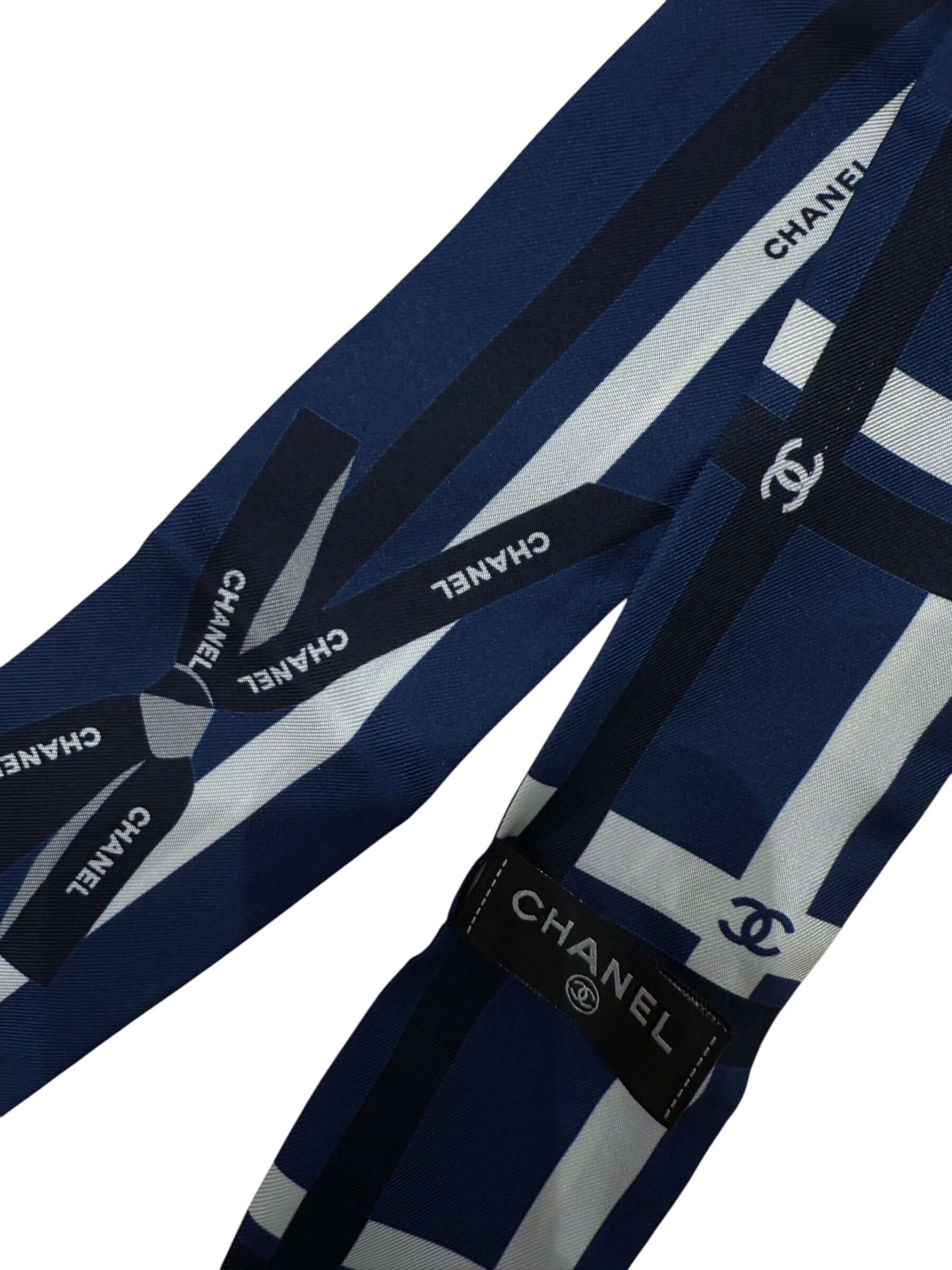 Chanel - Twilly en soie ruban bleu
