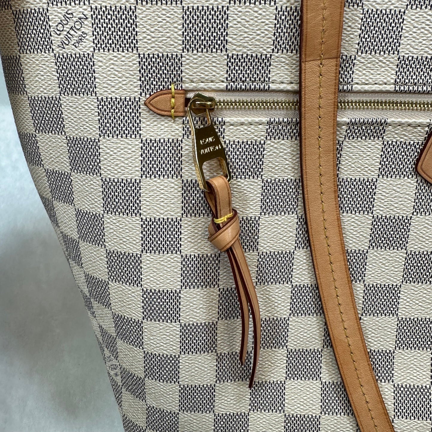 Handbag Designer By Louis Vuitton  Size: Large