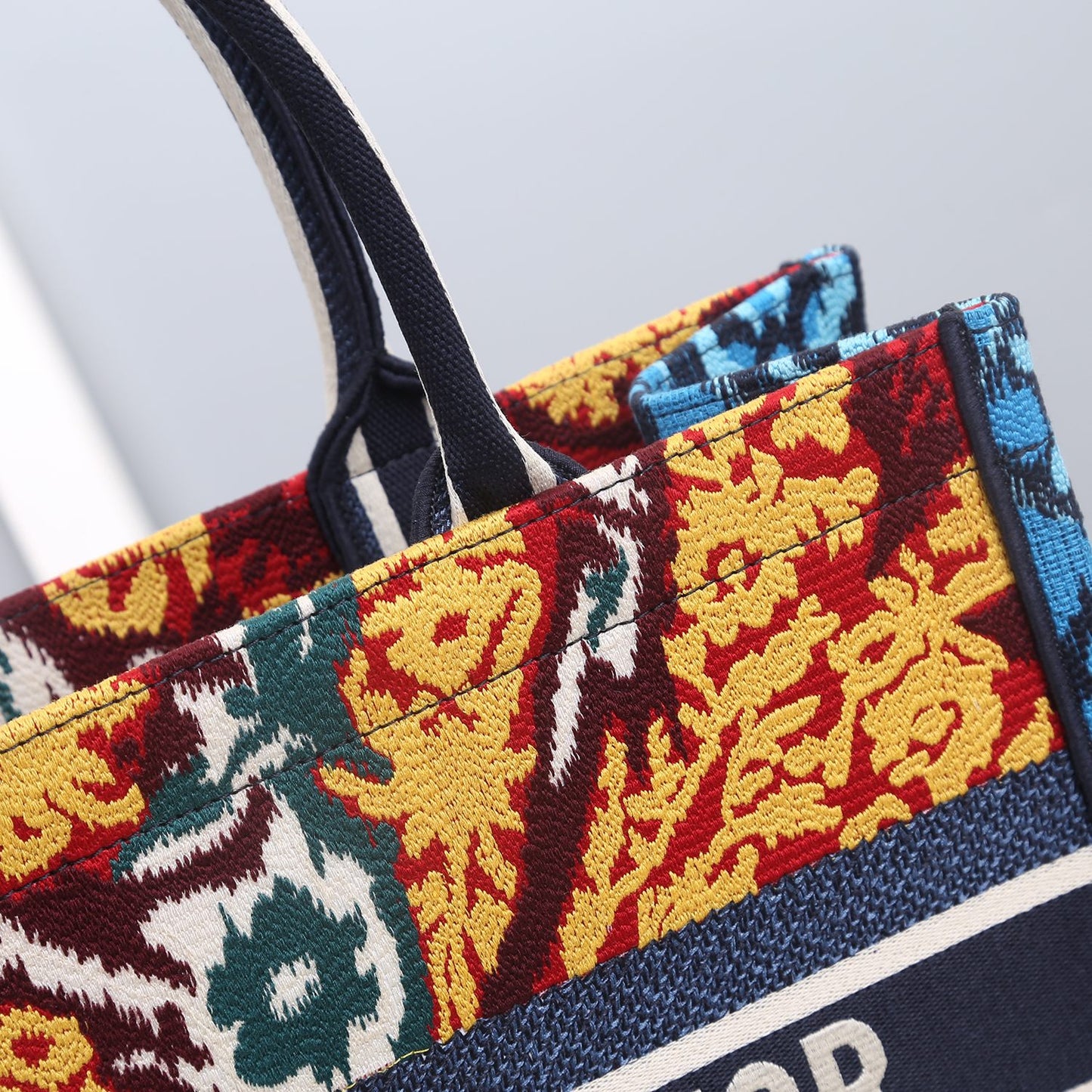 Top Quality MeTop Qualityum Book Tote Multicolor For Women 14in/36cm CD