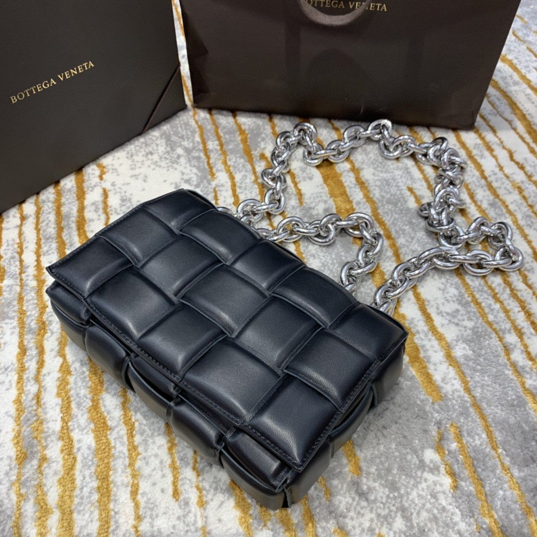 Top Quality Chain Cassette Bag For Women 10.2in/26cm In Black 631421VBWZ01229