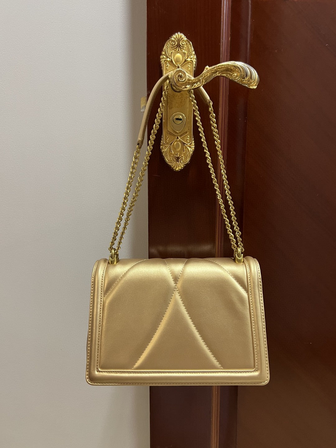 Top Quality Large Devotion Bag In Quilted Nappa Gold For Women 10in/26cm Top Quality