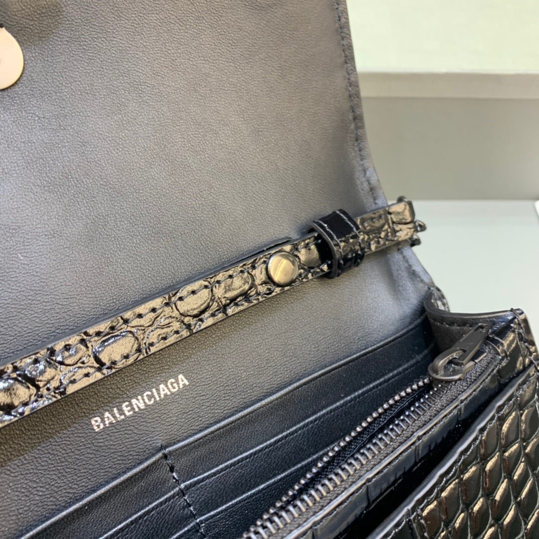 Top Quality Hourglass Wallet On Chain in Black, For Women,  Bags 7.6in/19cm 6560501LR671000