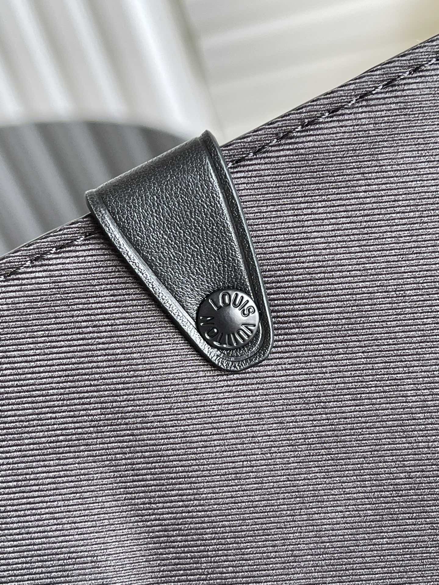 Top Quality Trunk Messenger Taurillon Monogram Black For Men, Bags, Shoulder And Crossbody Bags 9.4in/21cm Top Quality M57726