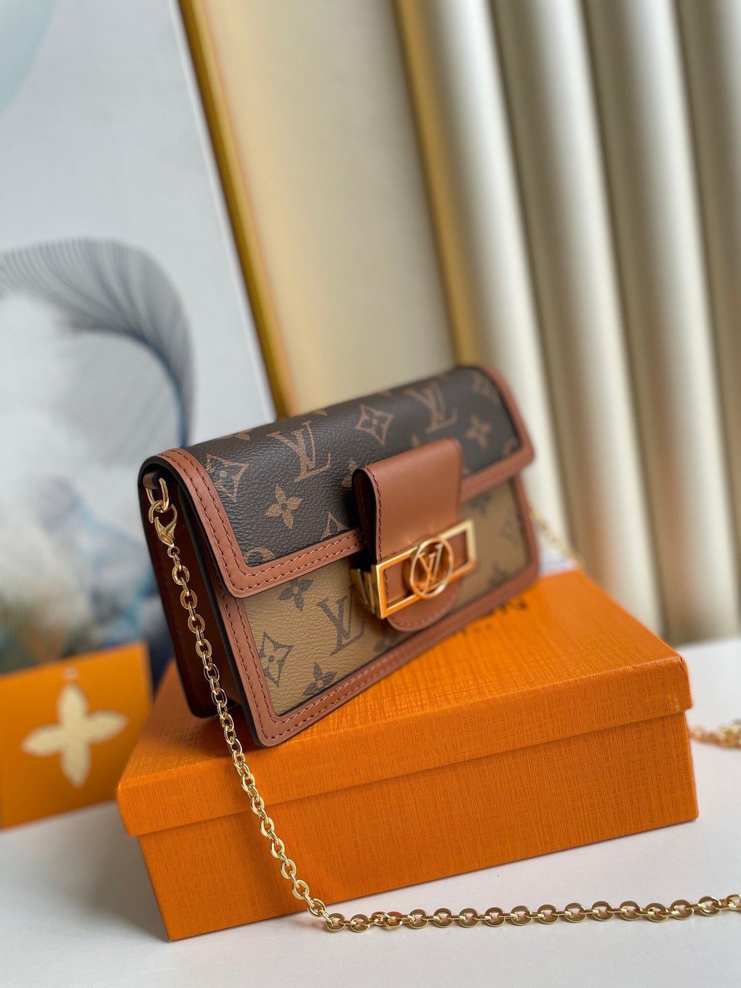 Top Quality Dauphine Chain Wallet Combines Monogram And Monogram Reverse Canvas By Nicolas Ghesquière For Women, WoWallet 19cm Top Quality M68746