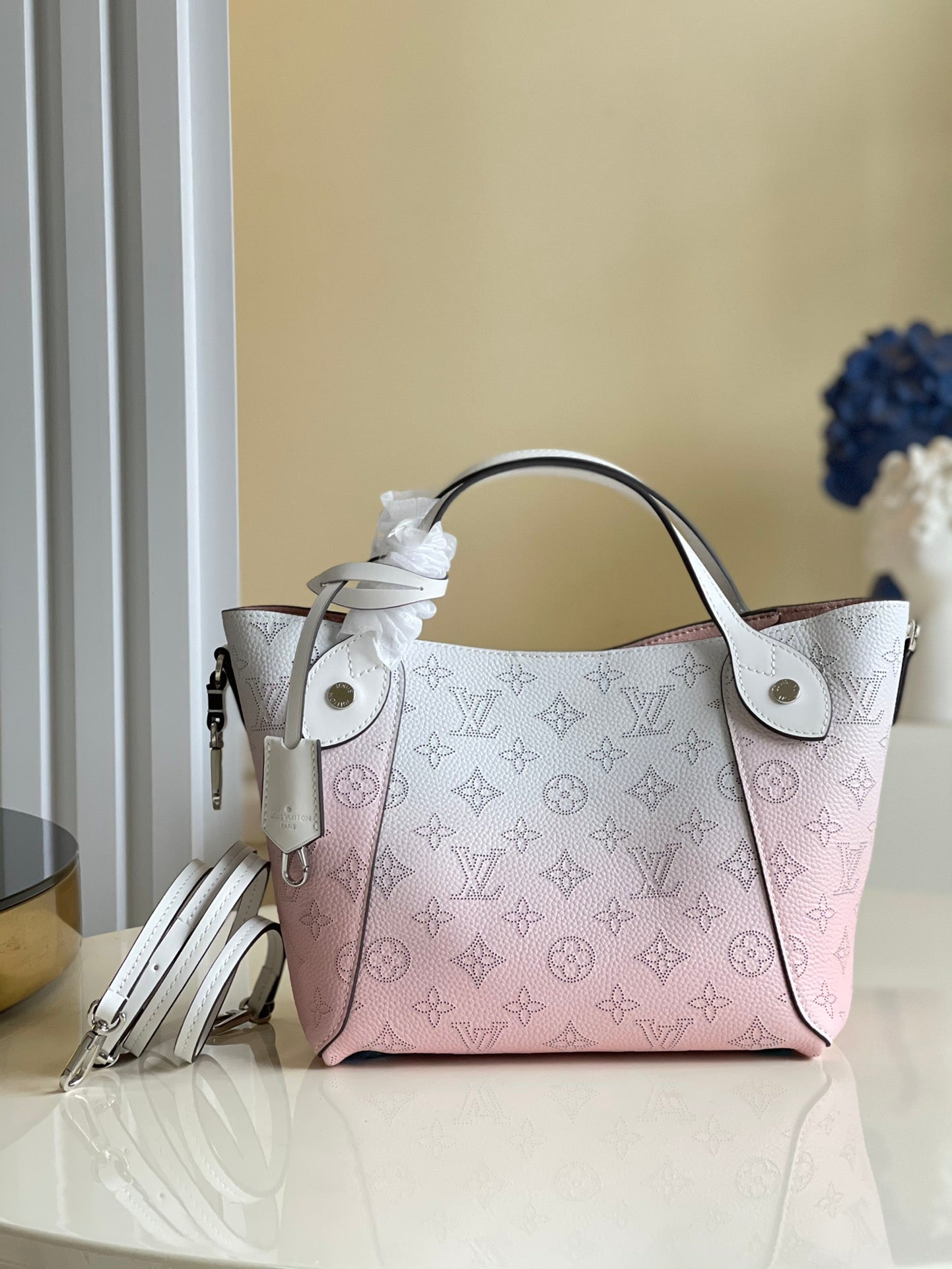 Top Quality Hina PM Bucket Bag GraTop Qualityent Pink For Women,  Shoulder And Crossbody Bags 9in/23cm Top Quality M57858