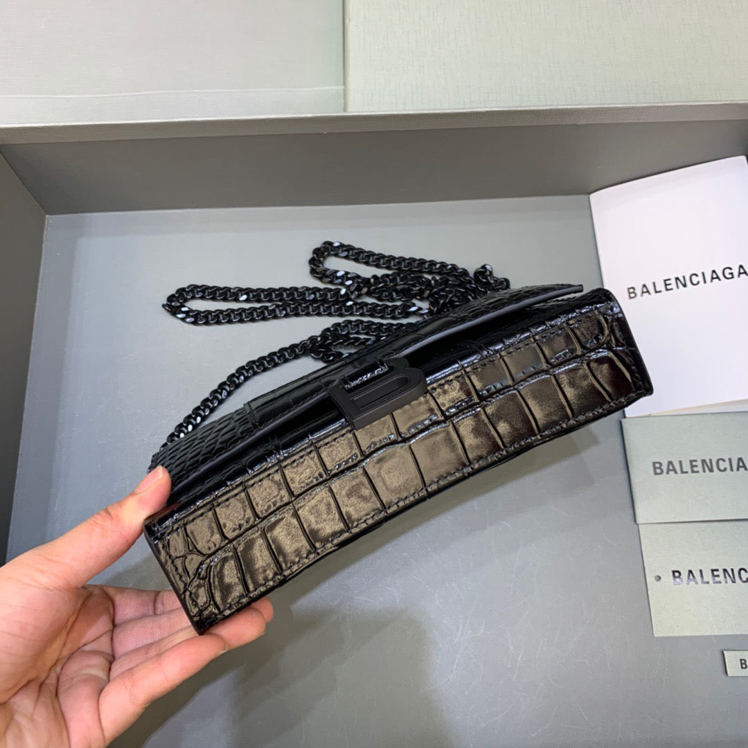 Top Quality Hourglass Wallet On Chain in Black, For Women,  Bags 7.6in/19cm 6560501LR671000