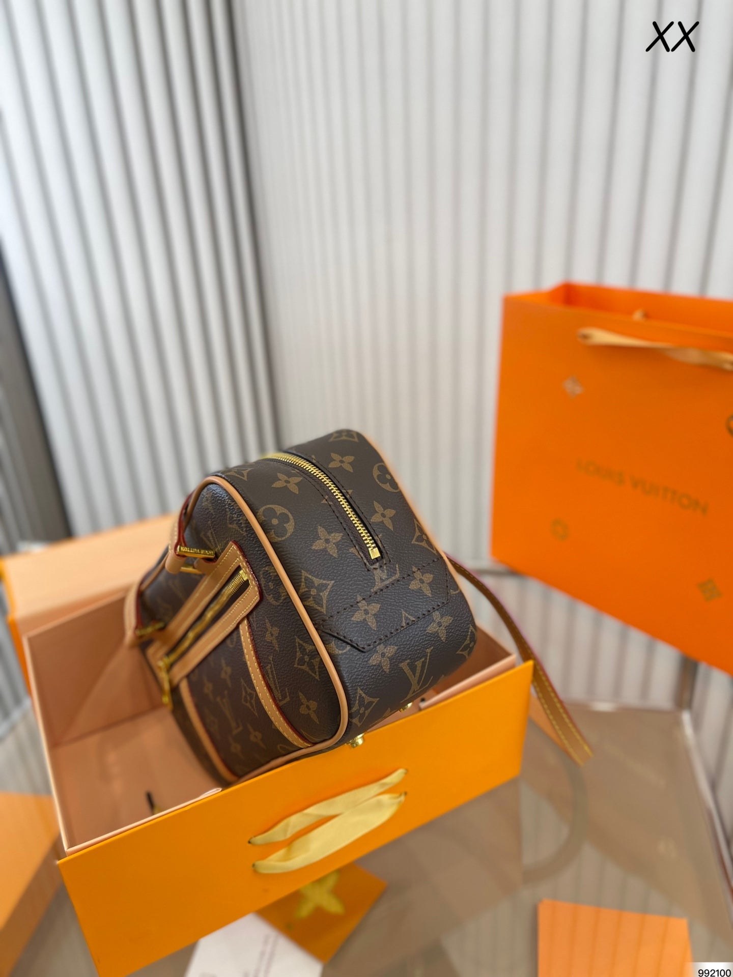 EN - New 1:1 rep Lux Bags LUV 551