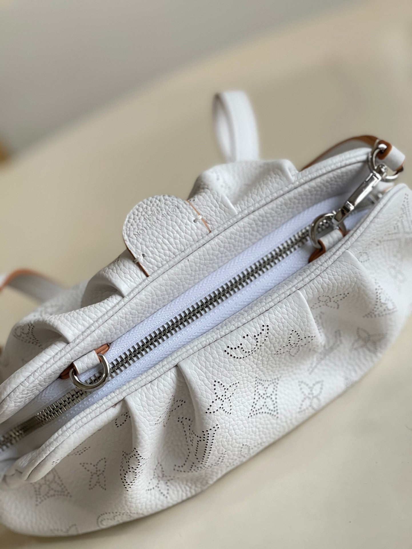 Top Quality Scala Mini Pouch White For Women,  Shoulder And Crossbody Bags 9.1in/23cm Top Quality M80410