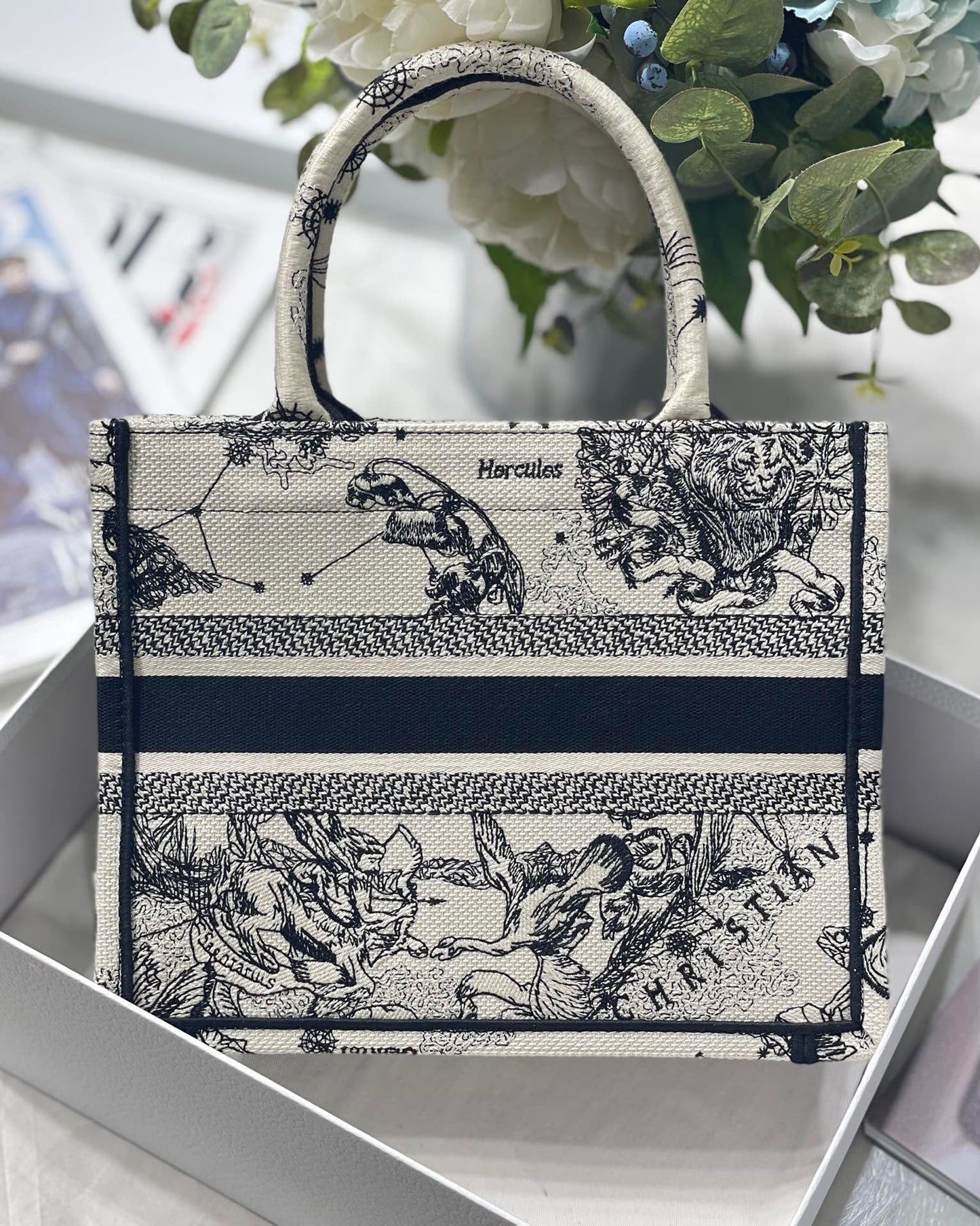 Top Quality Small Book Tote White, For Women, Womens Handbags 26.5cm/10.5in CD M1265ZRHZ_M941