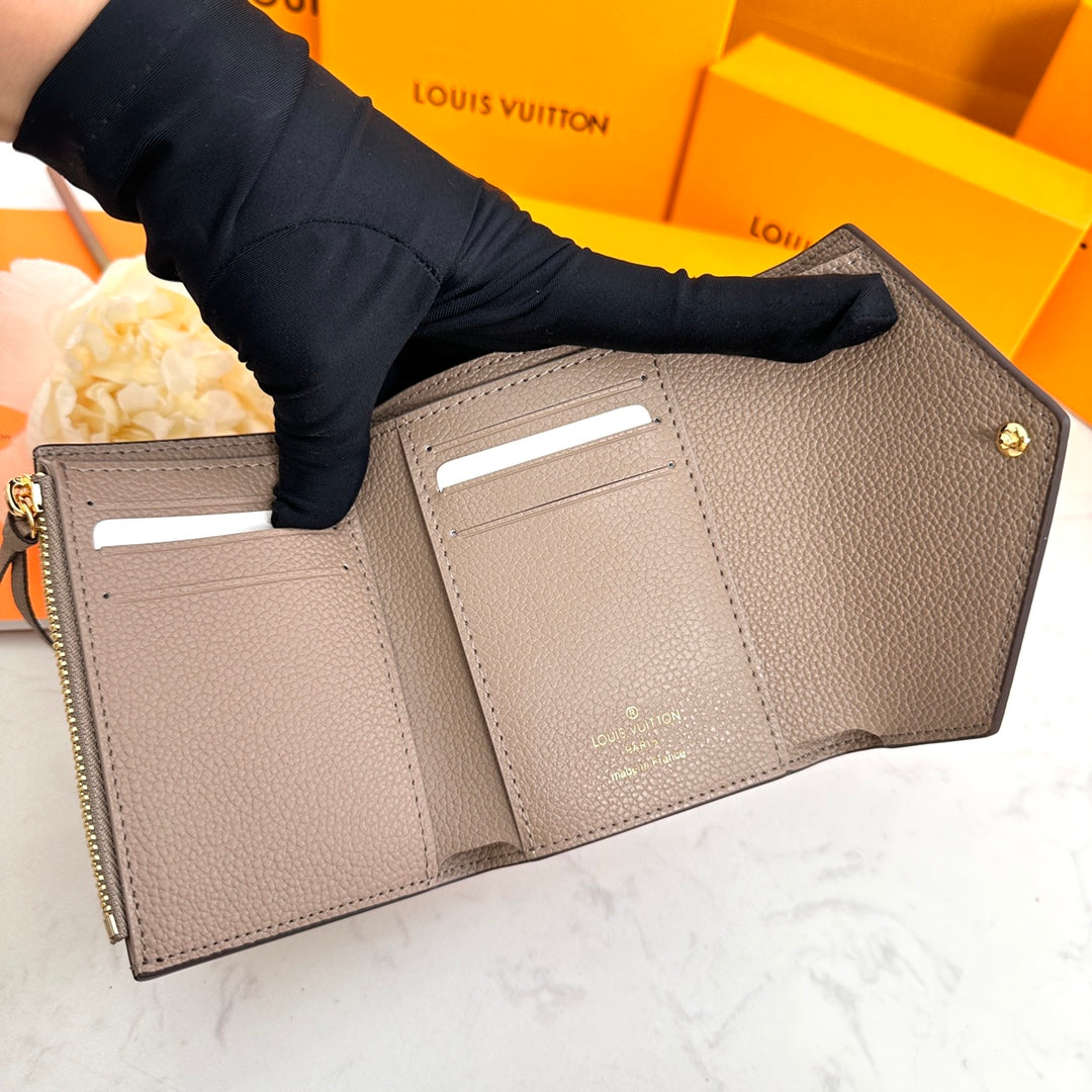 EN - New 1:1 rep  Wallet LUV 136