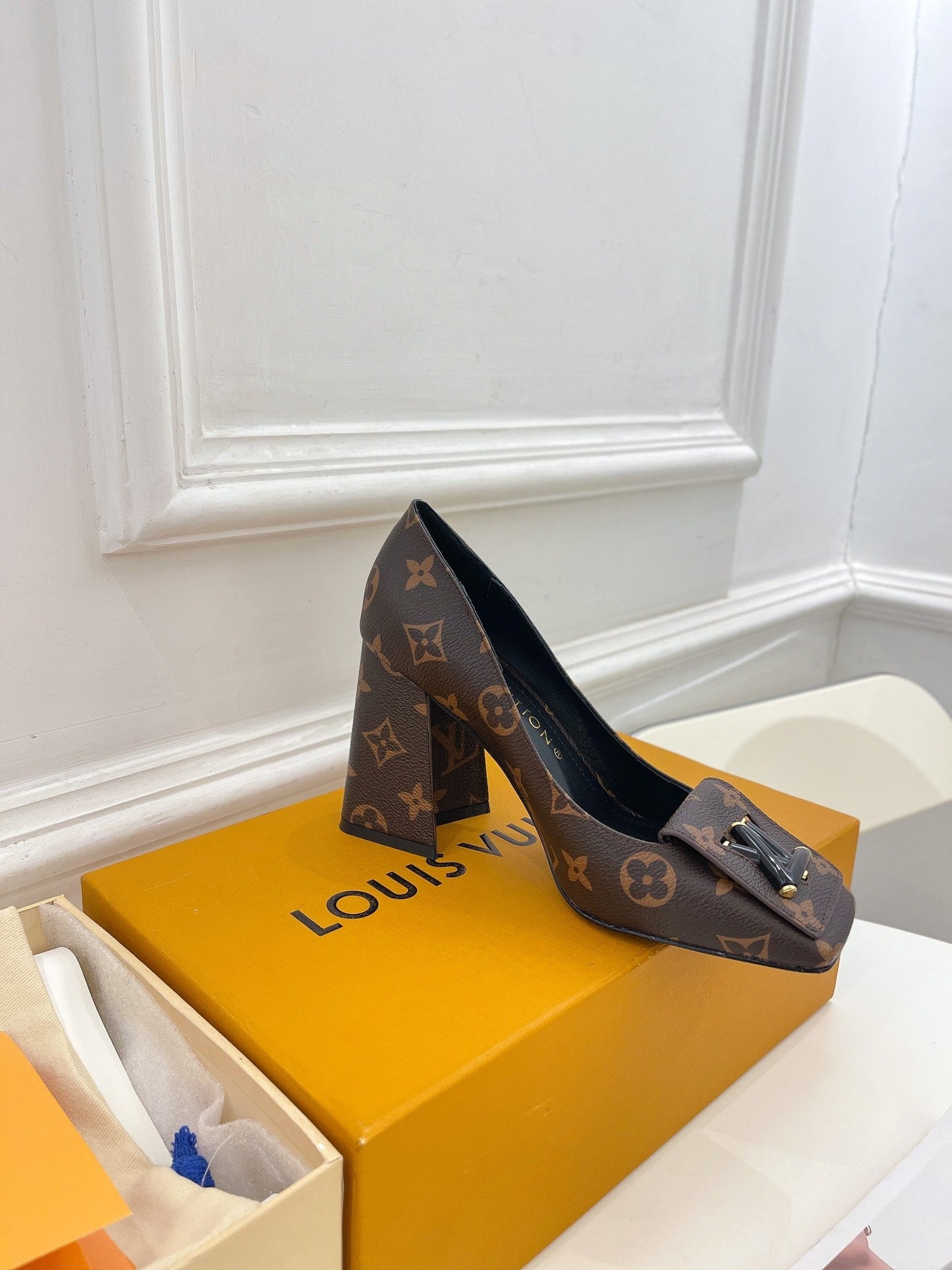 New 1:1 rep LUV High Heel Shoes 011