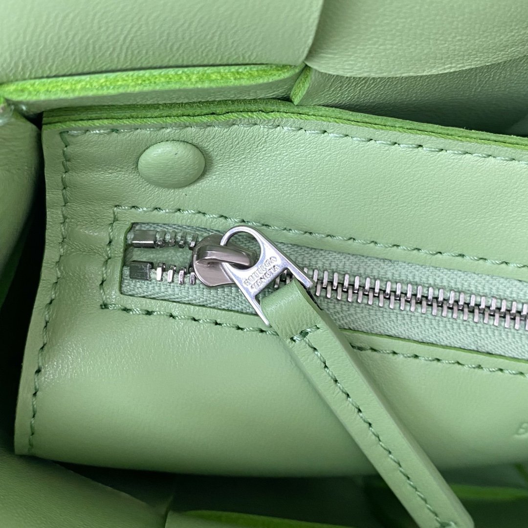 Top Quality Cassette Green, For Women, Women’s Bags 9in/23cm