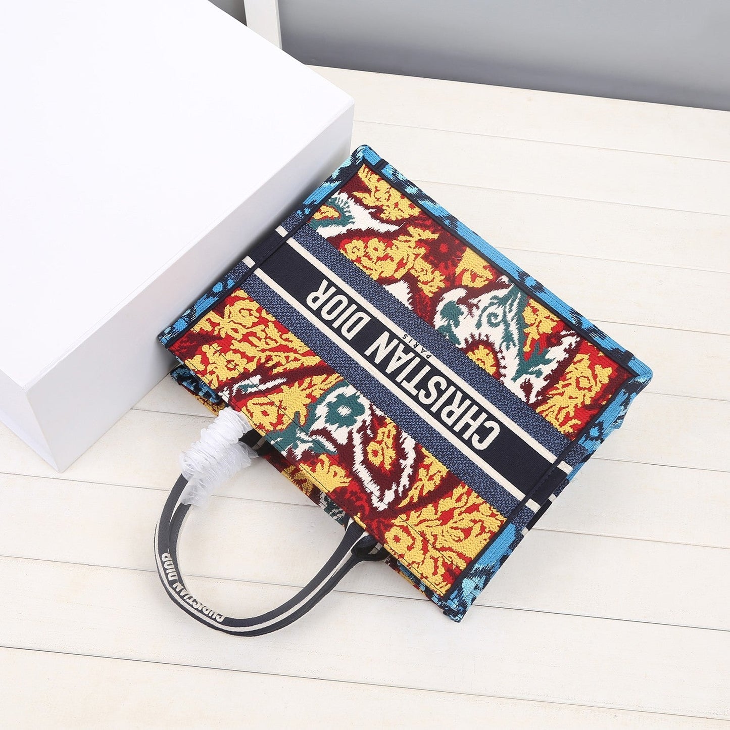 Top Quality MeTop Qualityum Book Tote Multicolor For Women 14in/36cm CD