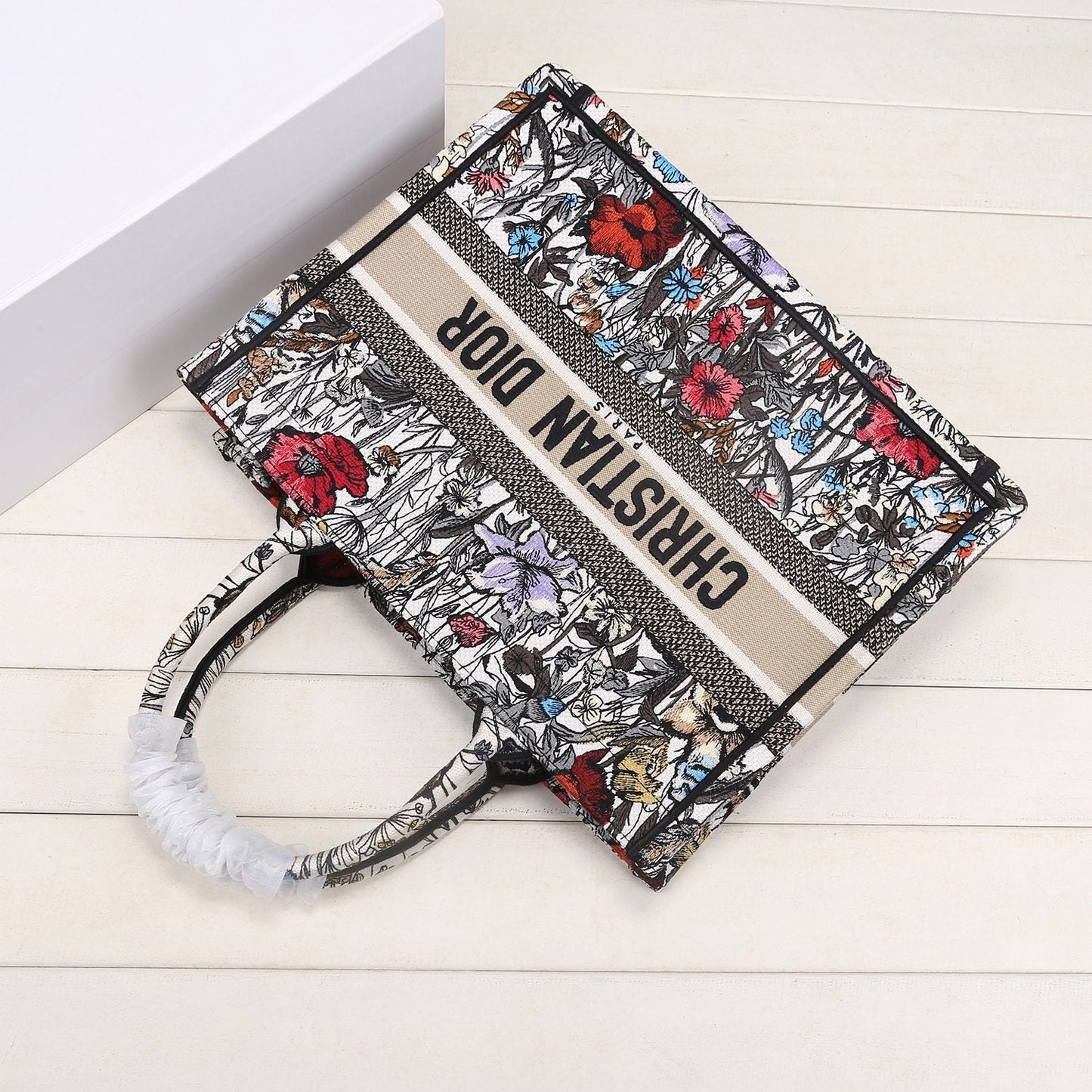 Top Quality MeTop Qualityum Book Tote Bag By Maria Grazia Chiuri For Women 14in/36cm CD