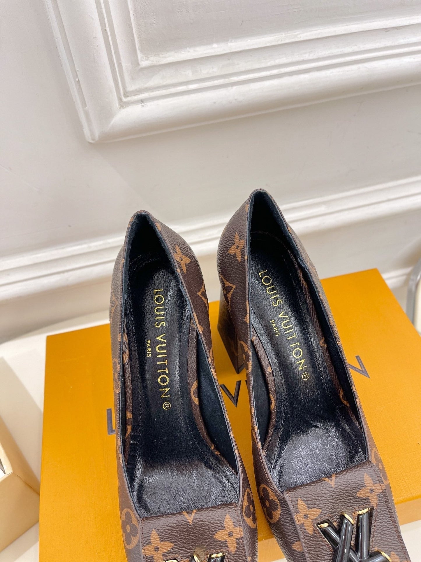 New 1:1 rep LUV High Heel Shoes 011