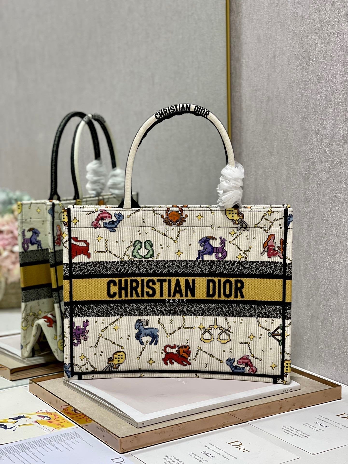 Top Quality MeTop Qualityum Book Tote White Multicolor, For Women, Womens Handbags 14in/36cm CD
