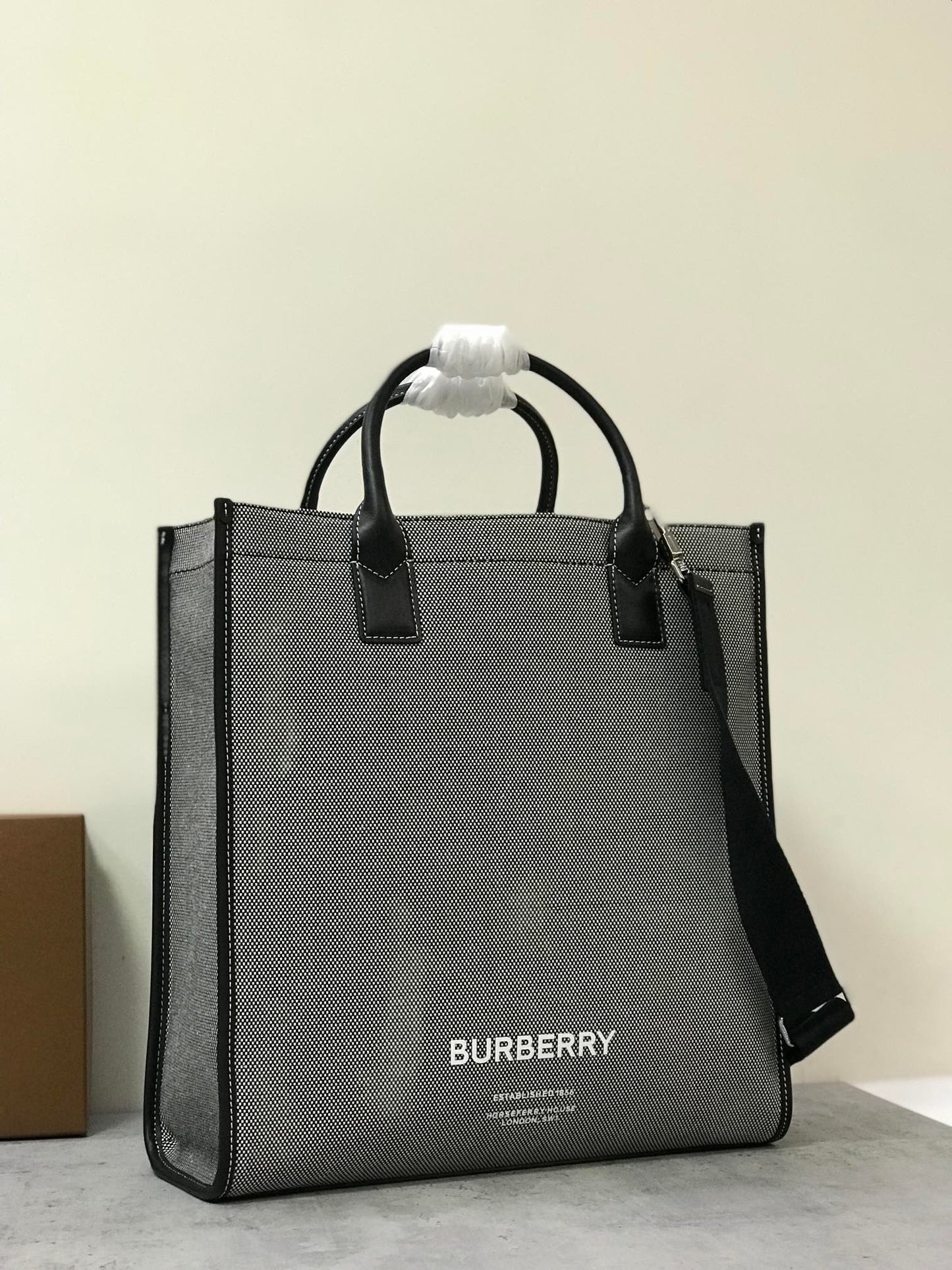 Top Quality Horseferry Print Cotton Canvas Tote Black/Grey For Women, Womenâs Bags, Shoulder And Crossbody Bags 14in/ 35.5cm BUR 80508141