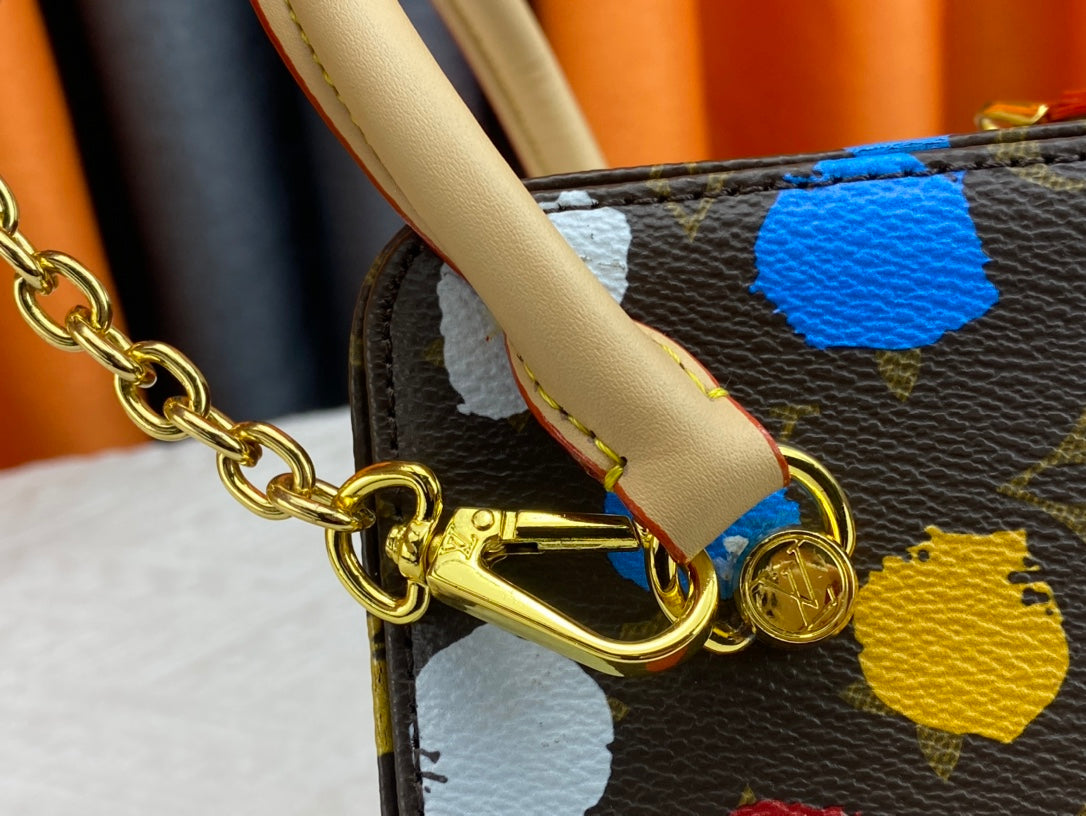 EN - New 1:1 rep  Bags LUV 679