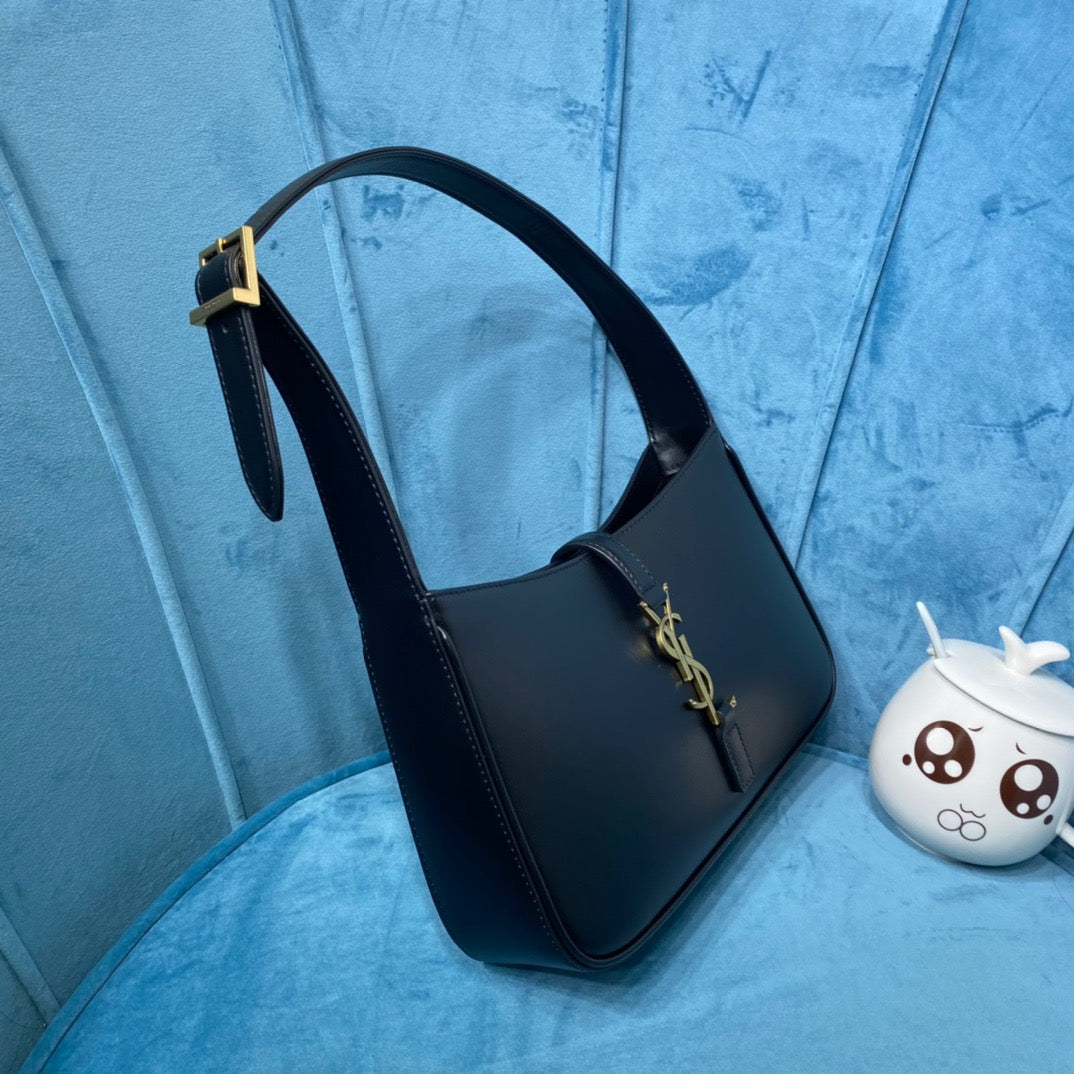 Top Quality Le 5 À 7 Hobo Bag In Smooth Black For Women 9in/23cm YSL 6572282R20W1000