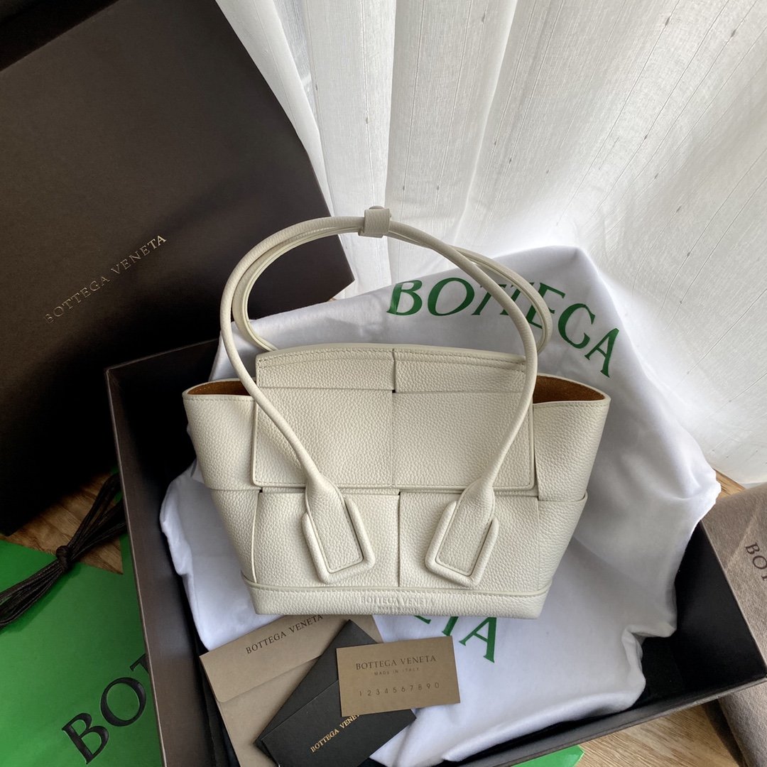 Top Quality Mini Arco White, For Women, Women’s Bags 11.4in/29cm 600606VMAP19005