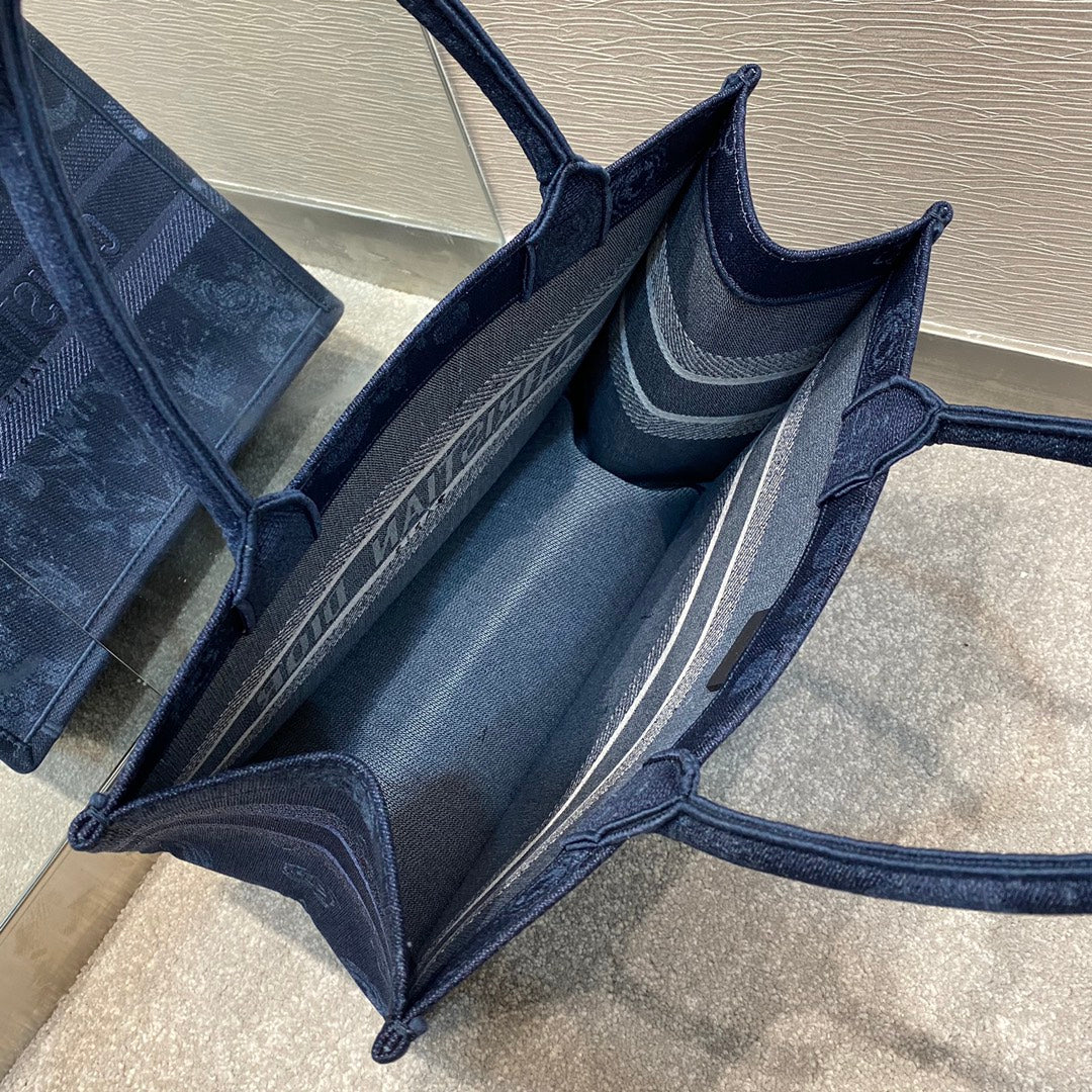 Top Quality MeTop Qualityum Book Tote Blue For Women 36cm/16.5in CD
