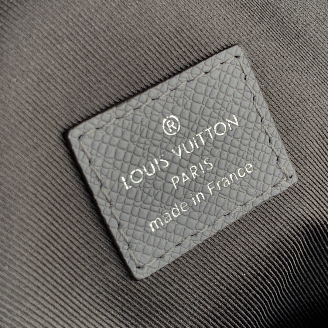 Top Quality Avenue Sling Bag Taiga Grey For Men, Bags, Crossbody Bags 12.2in/31cm Top Quality M30801