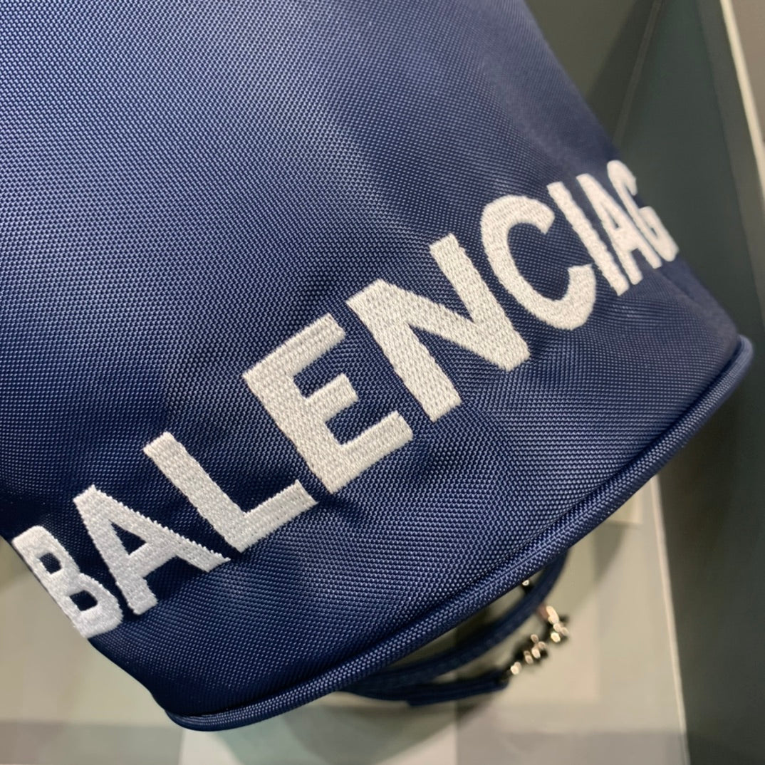 Top Quality Le Cagole MeTop Qualityum Bucket Bag In Dark Blue, For Women,  Bags 17.6in/45cm
