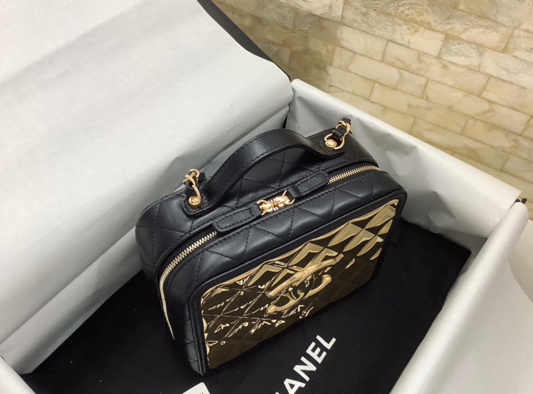 CHLVanity Case Black With Gold Metal For Women Handbags, Shoulder And Crossbody Bags 7.2in/19cm AS2900