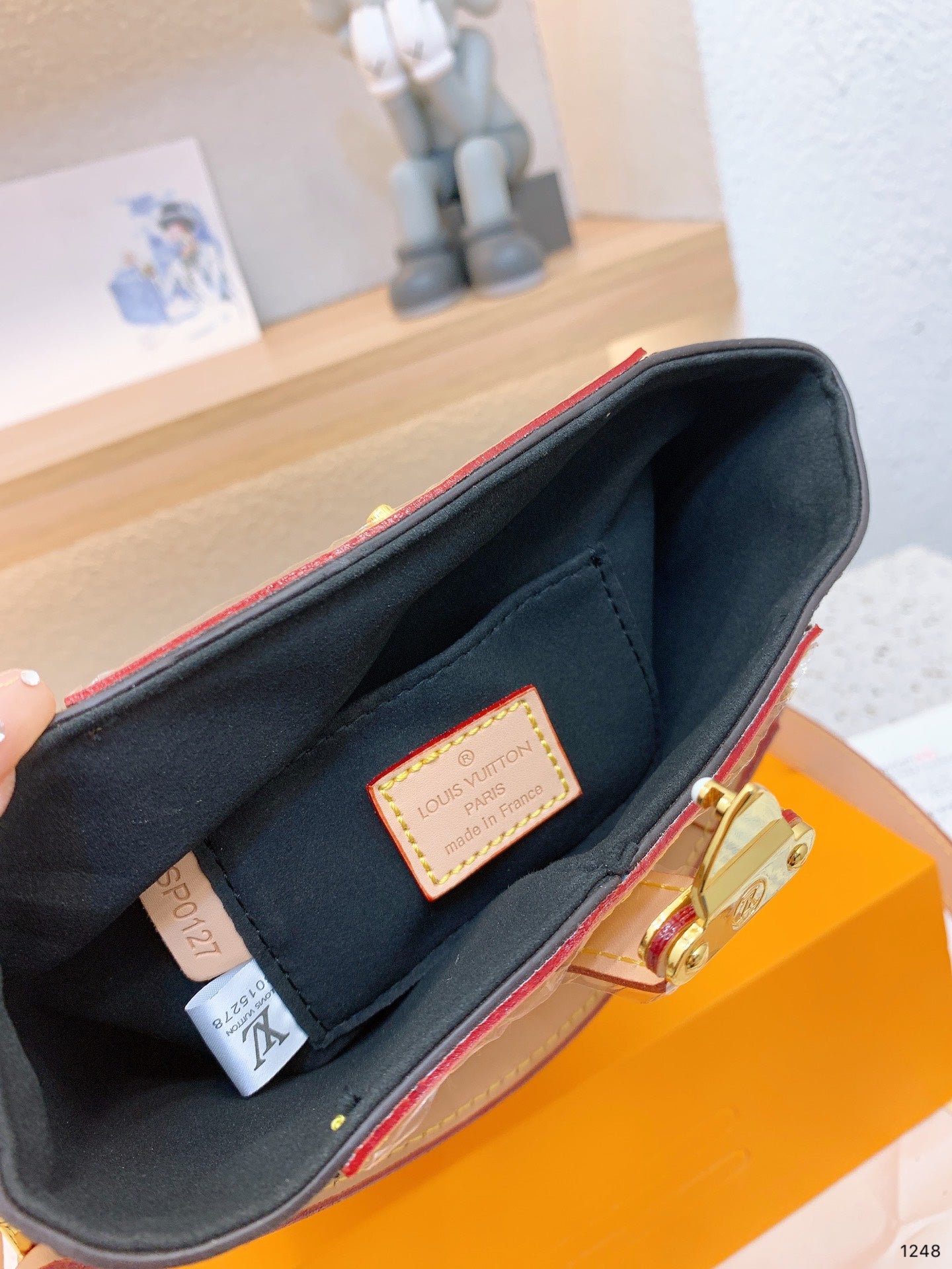 EN - New 1:1 rep Lux Bags LUV 549