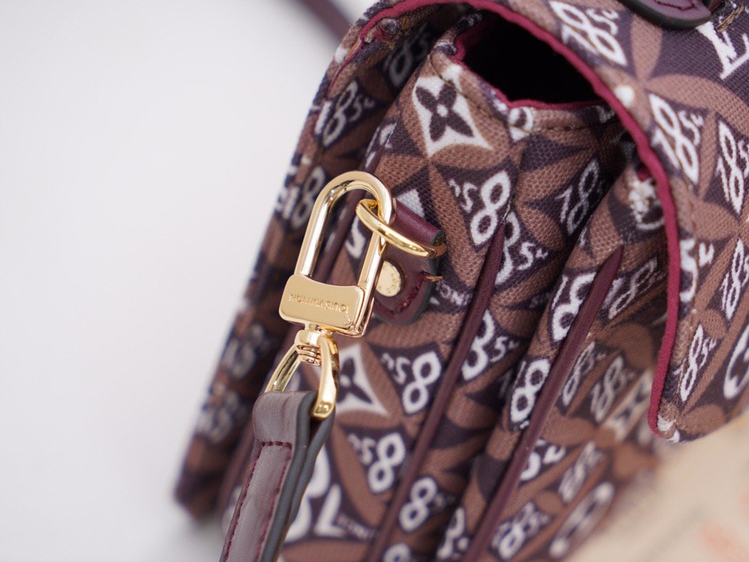 EN - New 1:1 rep  Bags LUV 130
