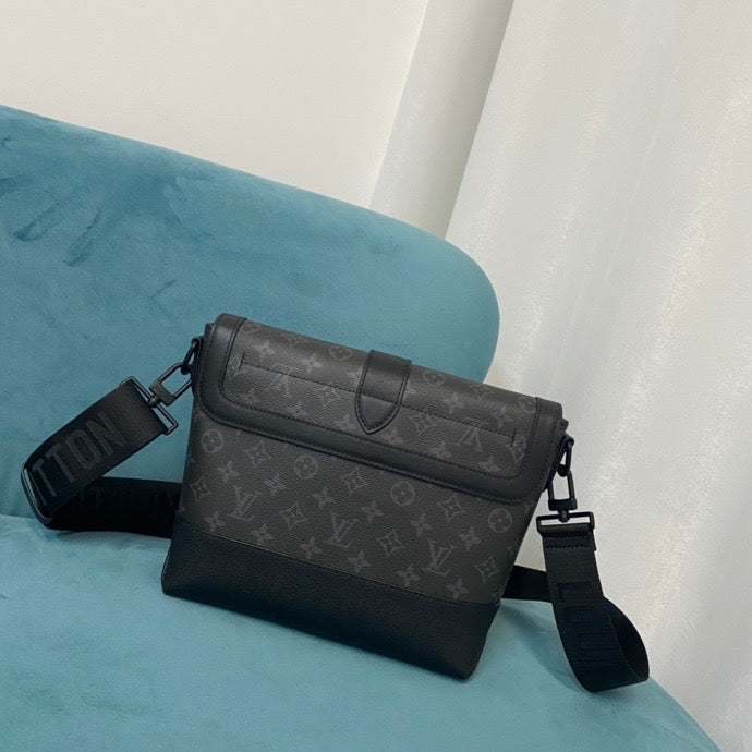 Top Quality Saumur Messenger Monogram Eclipse Canvas For Men, Bags, Shoulder And Crossbody Bags 11.8in/30cm Top Quality M45911