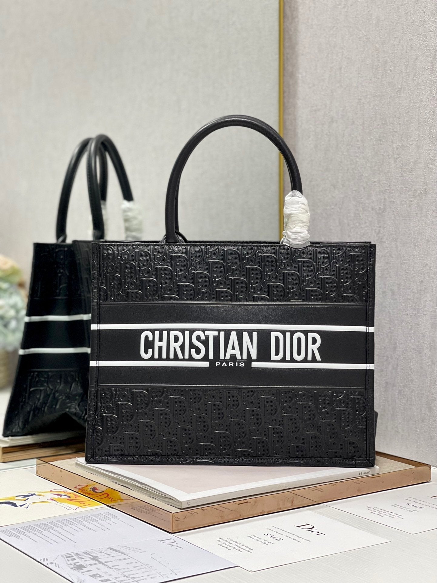 Top Quality MeTop Qualityum Book Tote Black, For Women, Womens Handbags 14in/36cm CD