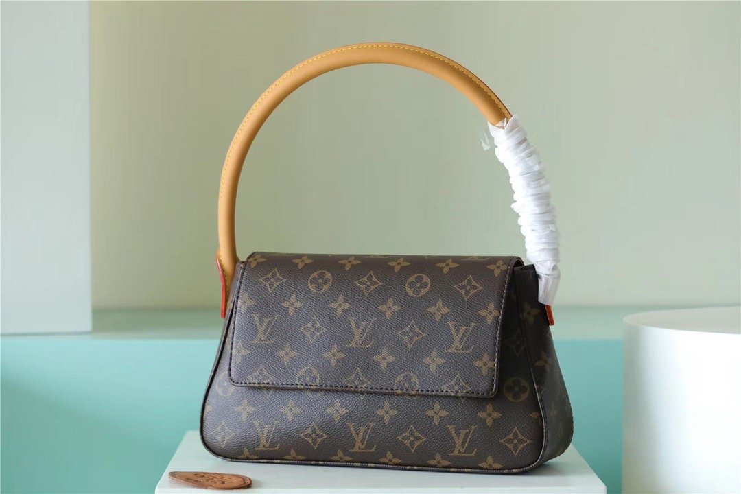 Top Quality Mini Looping Flap Shoulder Bag Monogram For Women 9.4in/24cm Brown Top Quality M51147