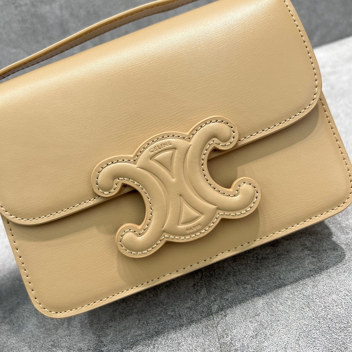 Top Quality Classique Cuir Triomphe Bag Beige For Women 9in/22cm