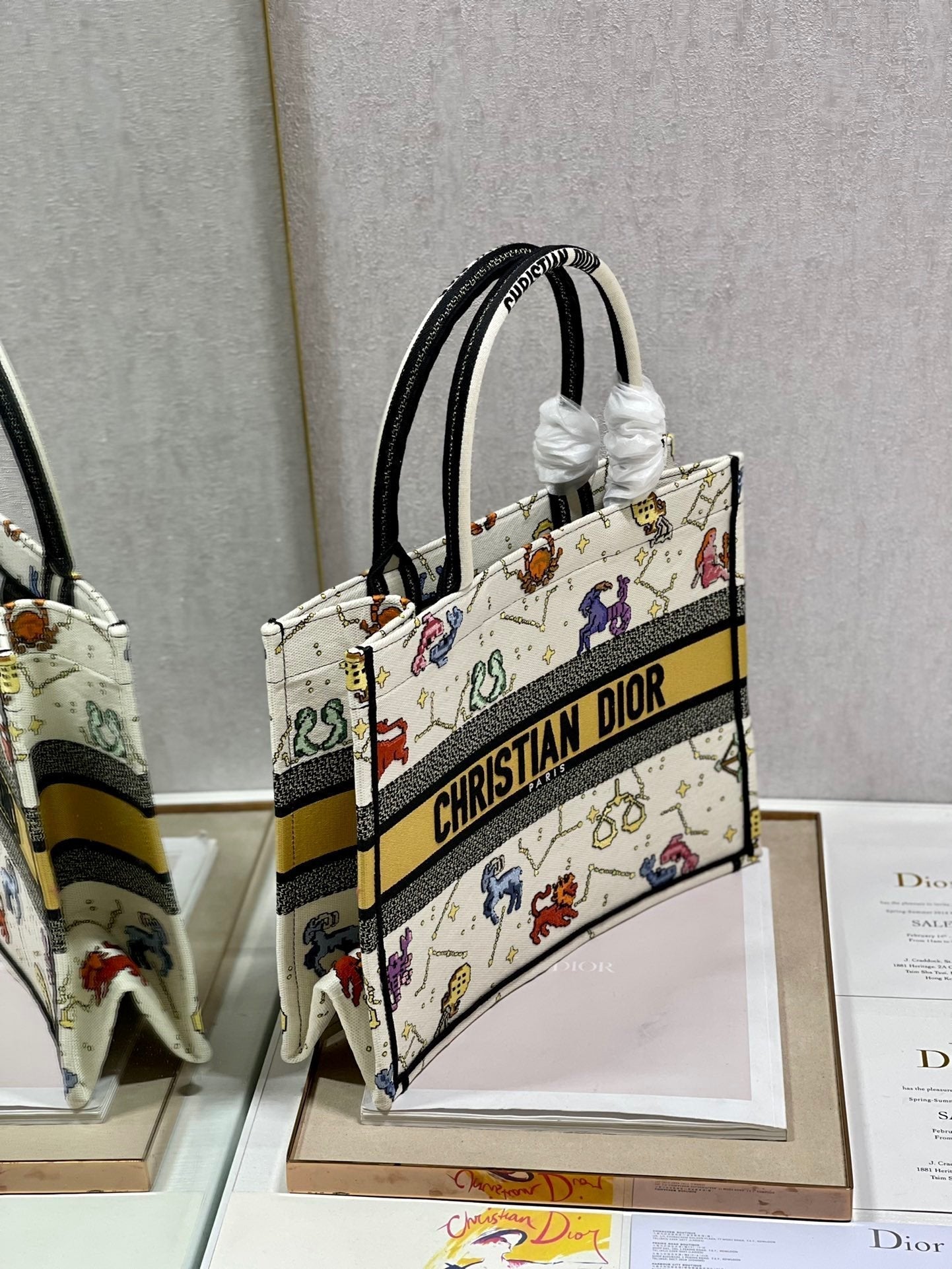 Top Quality MeTop Qualityum Book Tote White Multicolor, For Women, Womens Handbags 14in/36cm CD