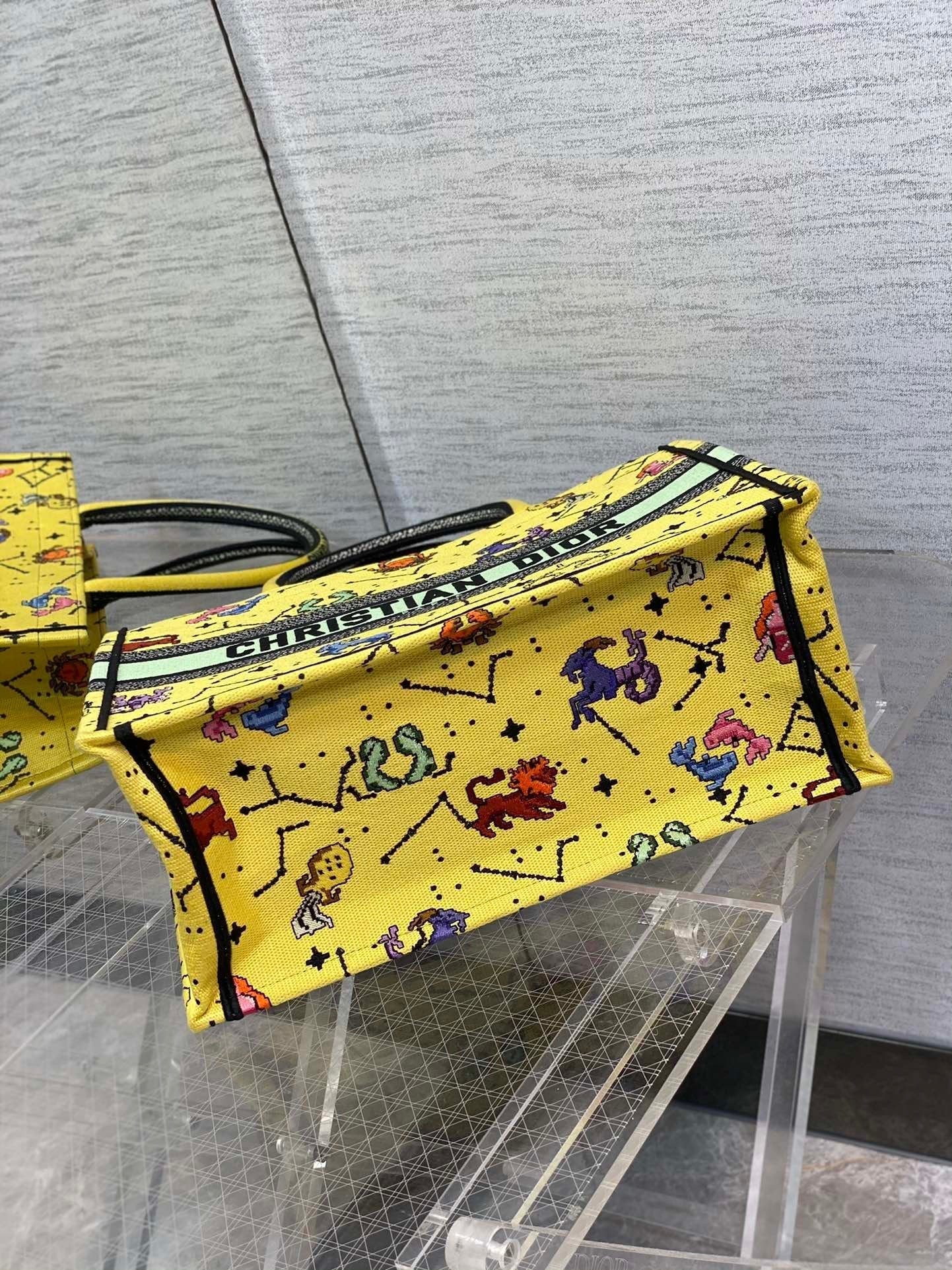 Top Quality MeTop Qualityum Book Tote Yellow Multicolor, For Women, Womens Handbags 14in/36cm CD