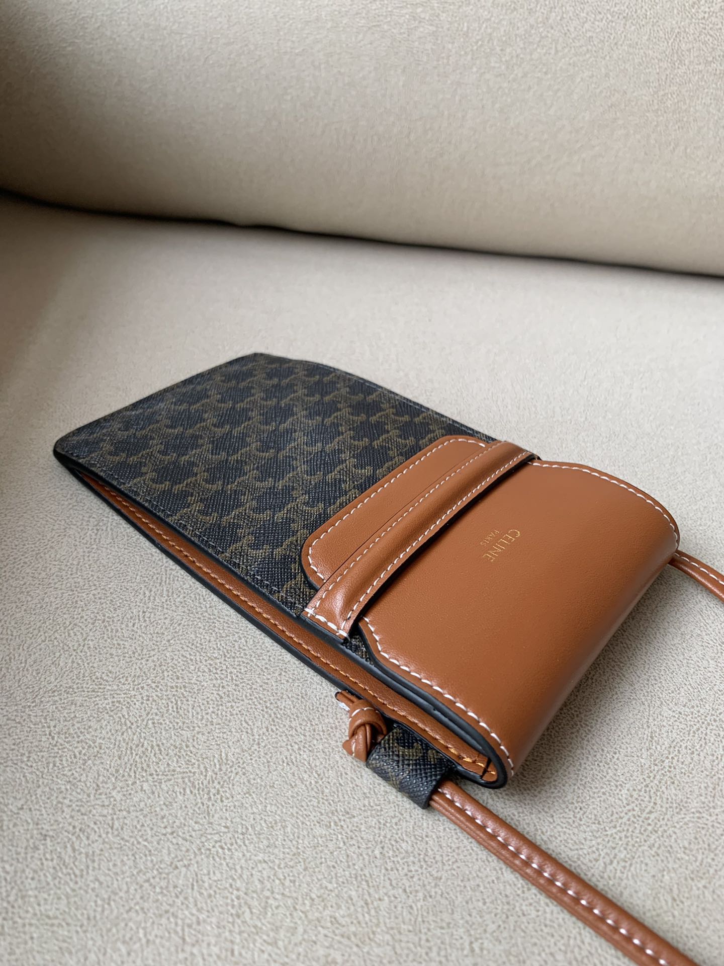 Top Quality Phone Pouch With Top Qualityap In Triomphe Canvas And Lambskin Tan For Women 7in/18cm 10G332CQD.04LU