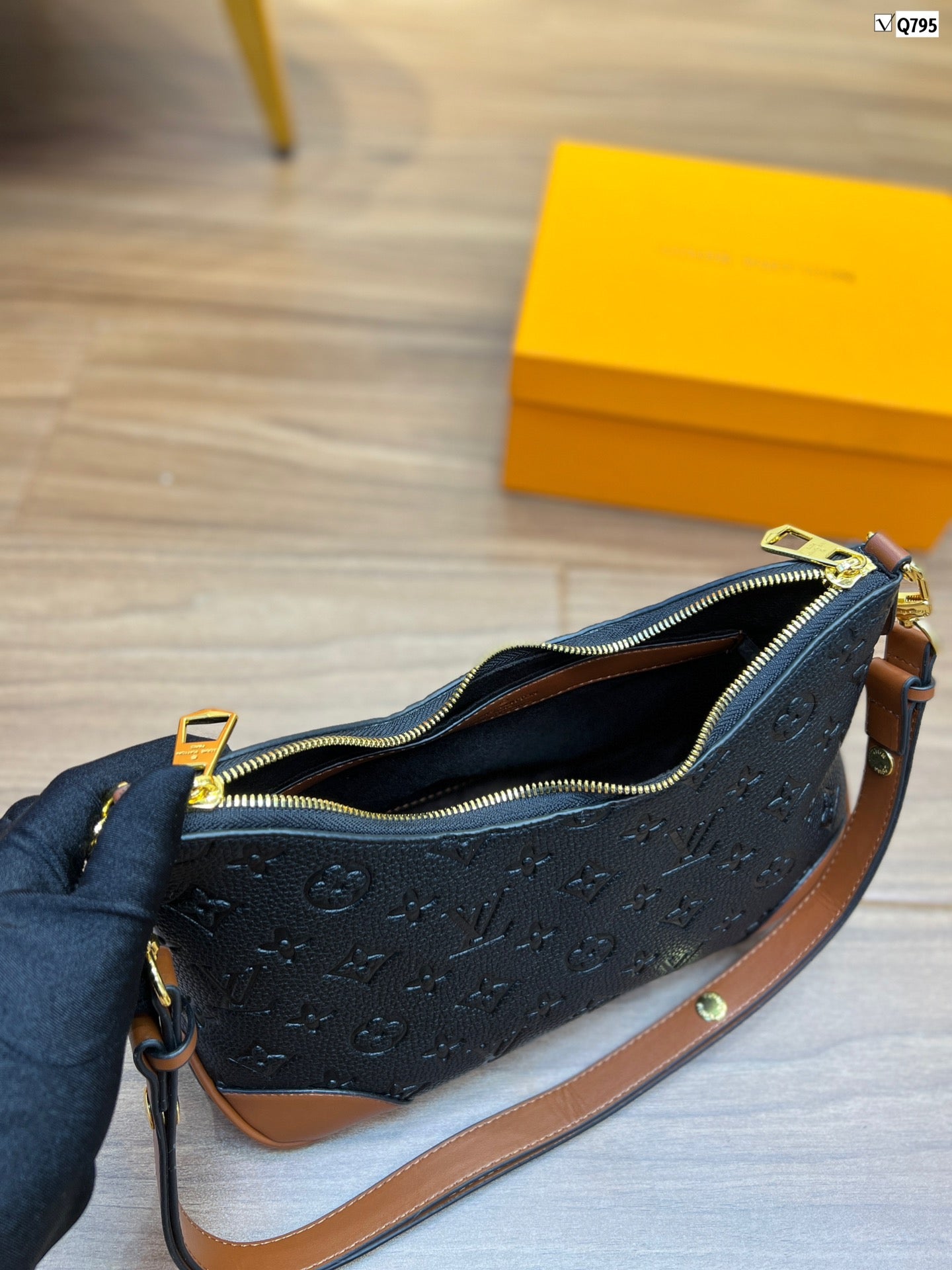 EN - New 1:1 rep Lux Bags LUV 537