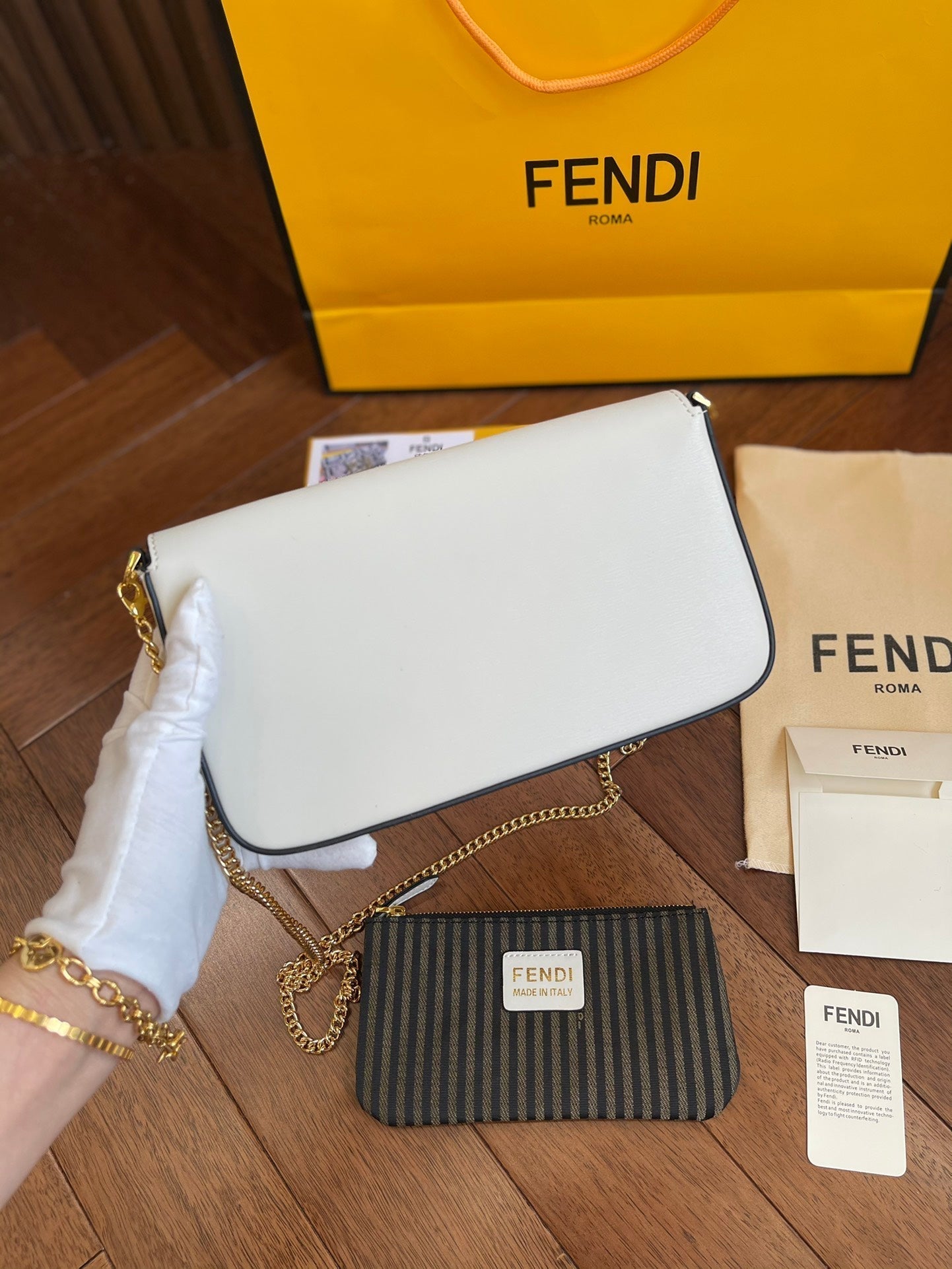 EN - New 1:1 rep  Bags FEI 250