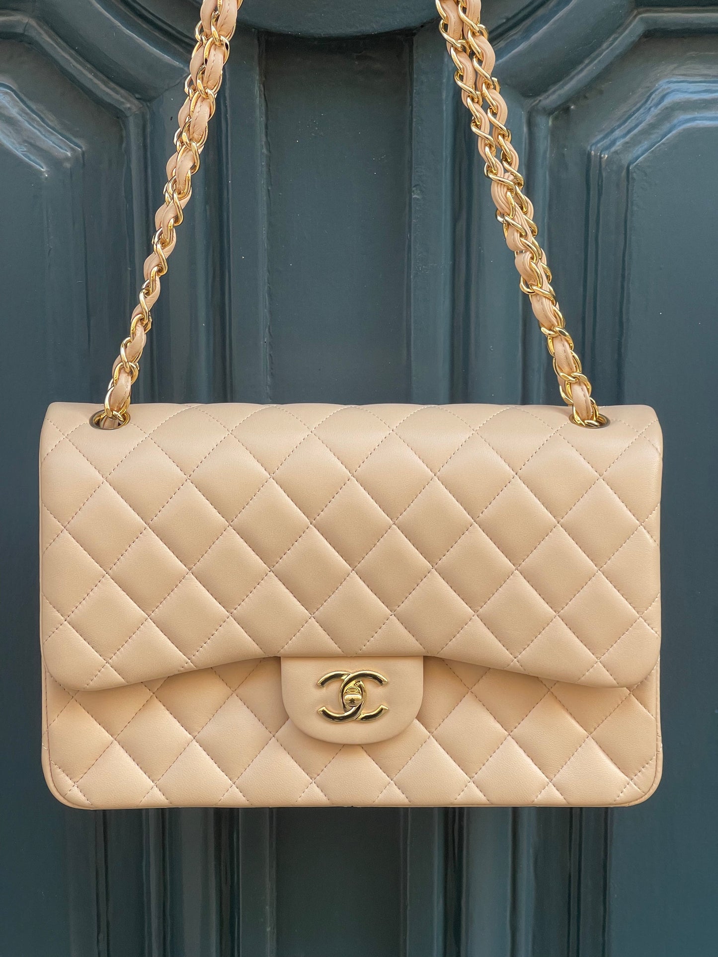 Chanel - Sac Classique Jumbo Beige