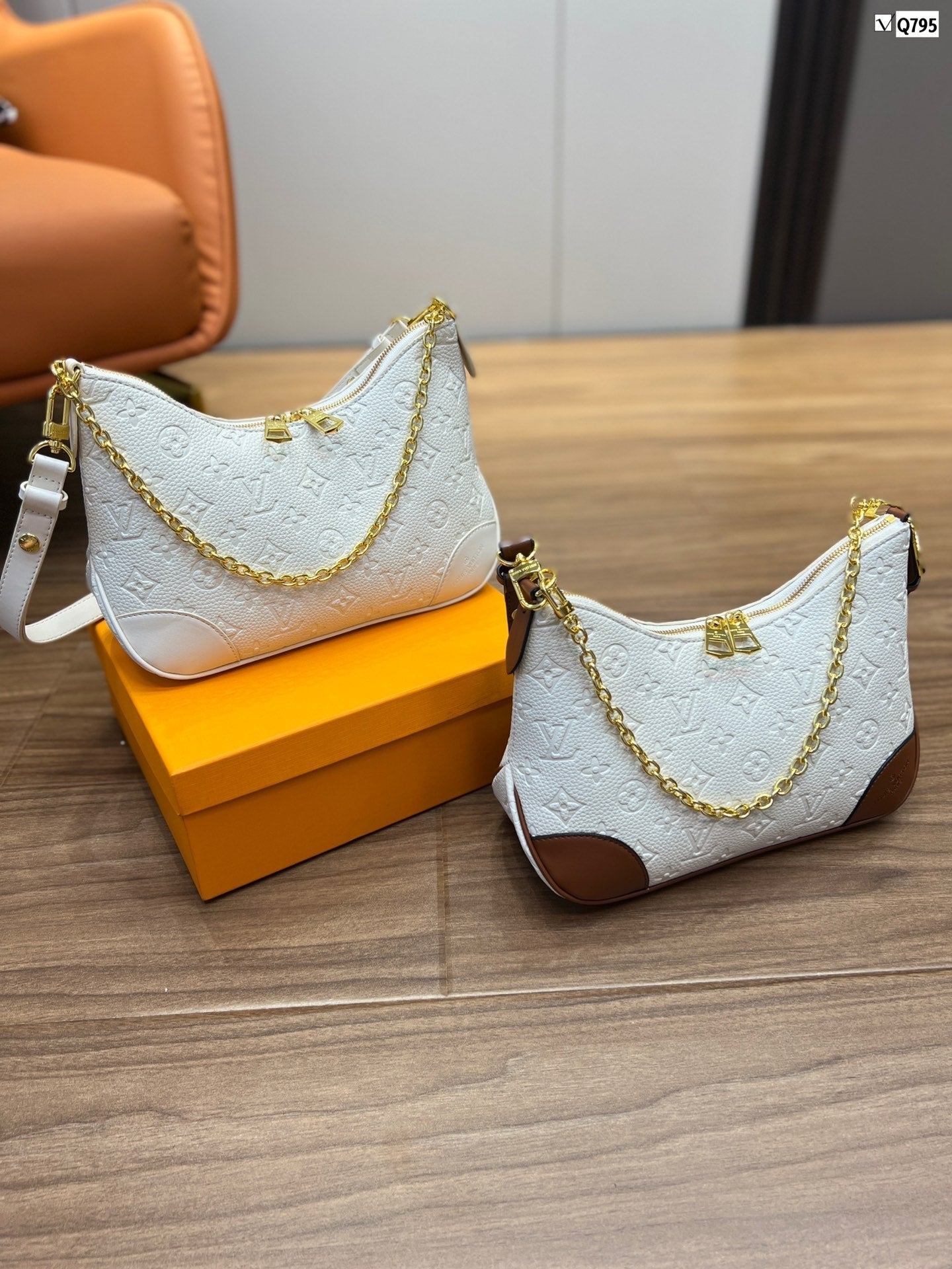 EN - New 1:1 rep Lux Bags LUV 538