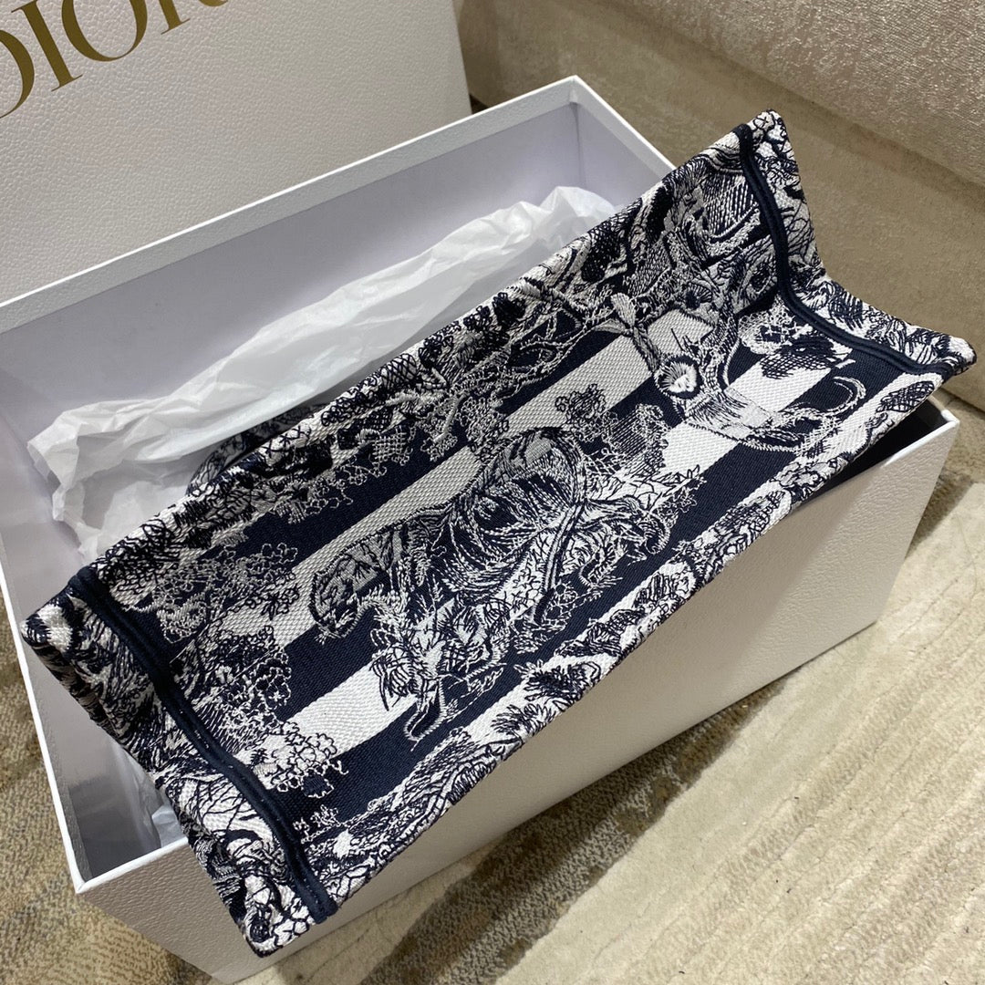 Top Quality MeTop Qualityum Book Tote Toile de Jouy Stripes Embroidery, Navy Blue, For Women Women’s Handbags, 36cm CD M1296ZRLP_M928
