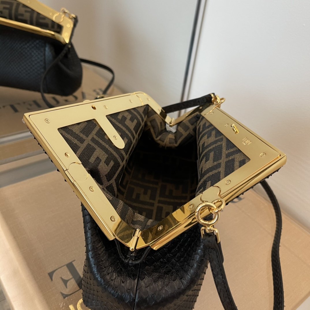Top QualityTop Quality Top QualityTop Qualityrst Small Black For Women, Women’s Bags, Shoulder And Crossbody Bags 10in/26cm FF 8BP129A